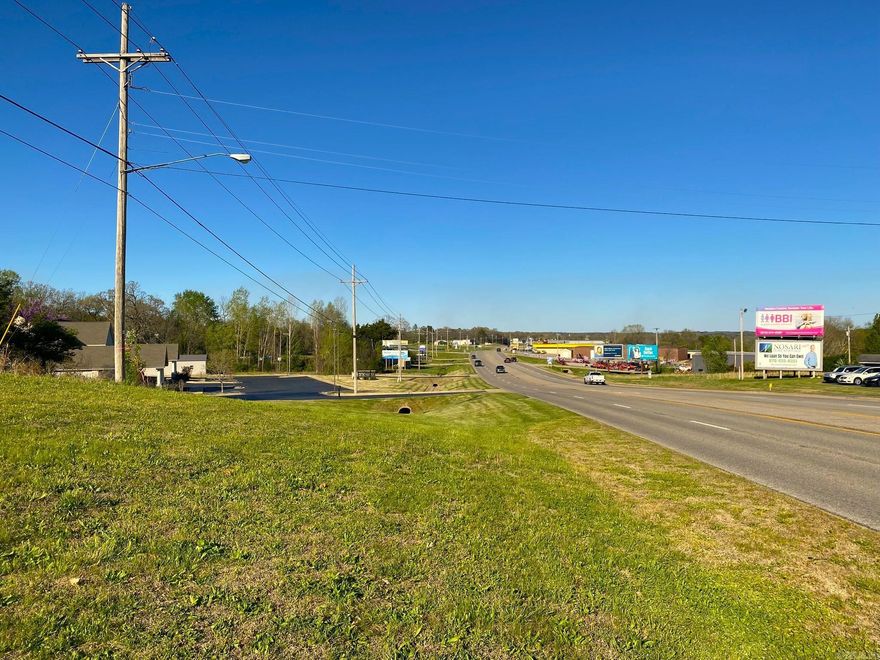 MANY POSSIBLE COMMERCIAL, OR RESIDENTIAL OPPORTUNIES COME WITH THIS 3.09 AC/ML UN-RESTRICTED LOT, WITH 306FEET OF HWY 62 WEST FRONTAGE, WITH A TRAFFIC COUNT OF 20,000 CARS PER DAY. THE LOT FEATURES ACCESS TO CITYWATER & SEWER. LOCATED IN THE MOUNTAIN HOME CITY LIMITS.