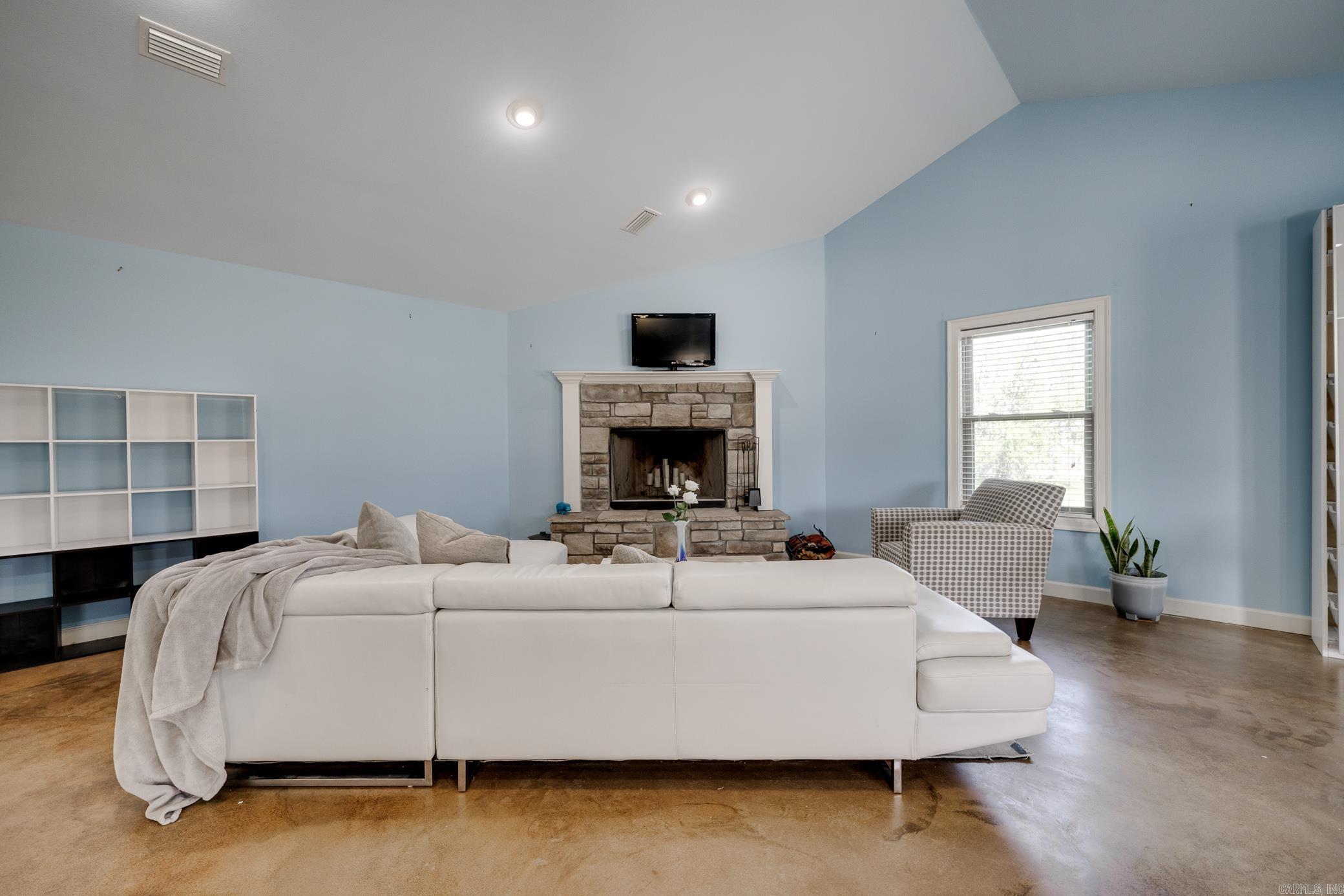 CRESTHAVEN - Residential