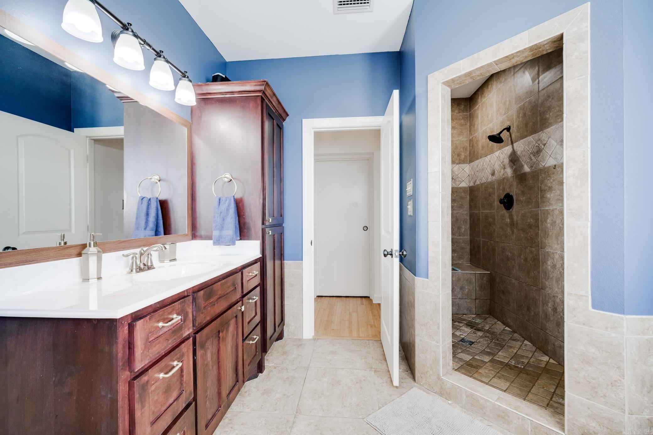 CRESTHAVEN - Residential