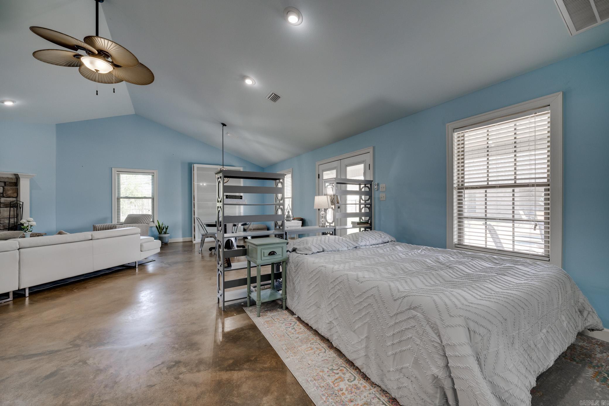 CRESTHAVEN - Residential