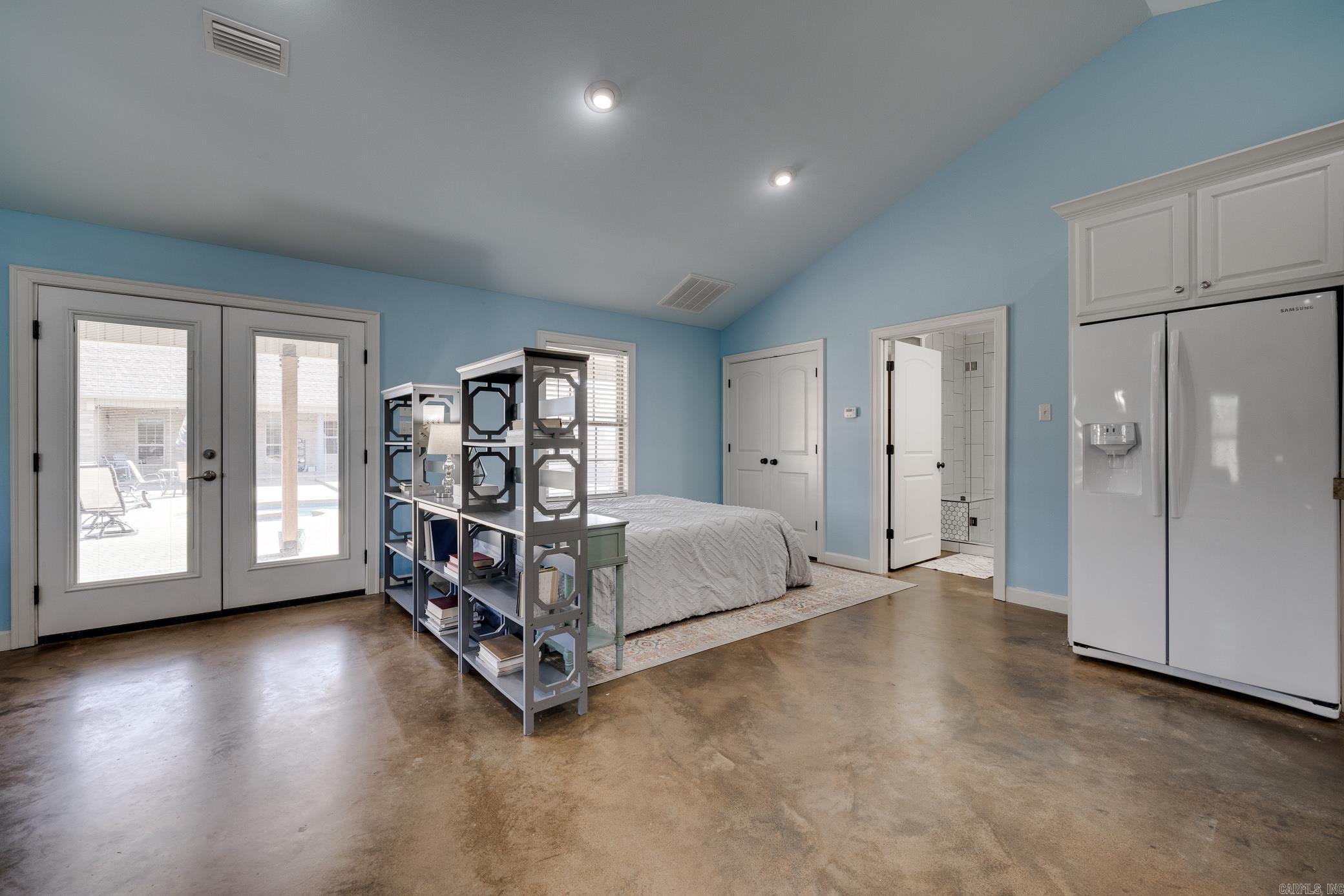 CRESTHAVEN - Residential