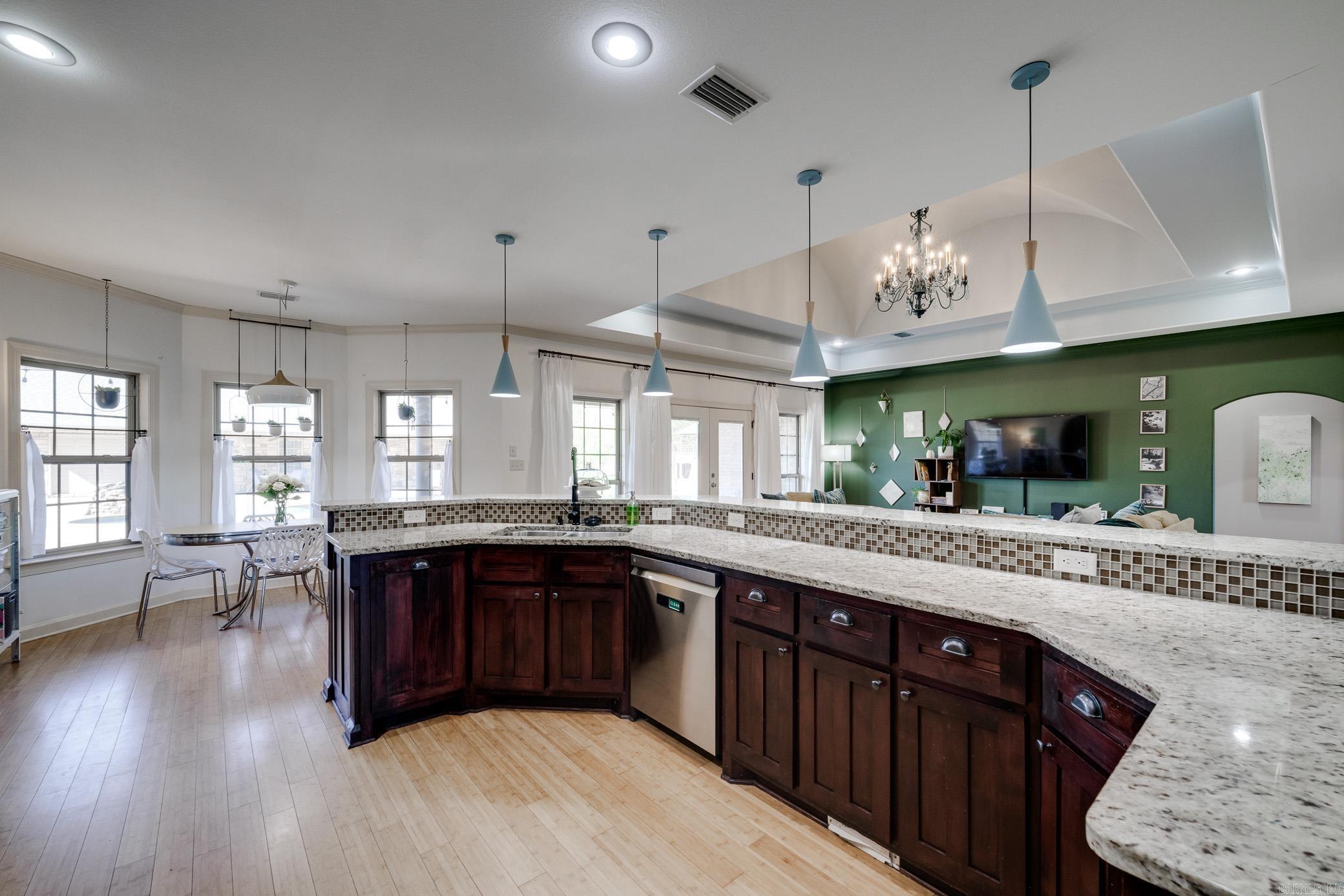 CRESTHAVEN - Residential