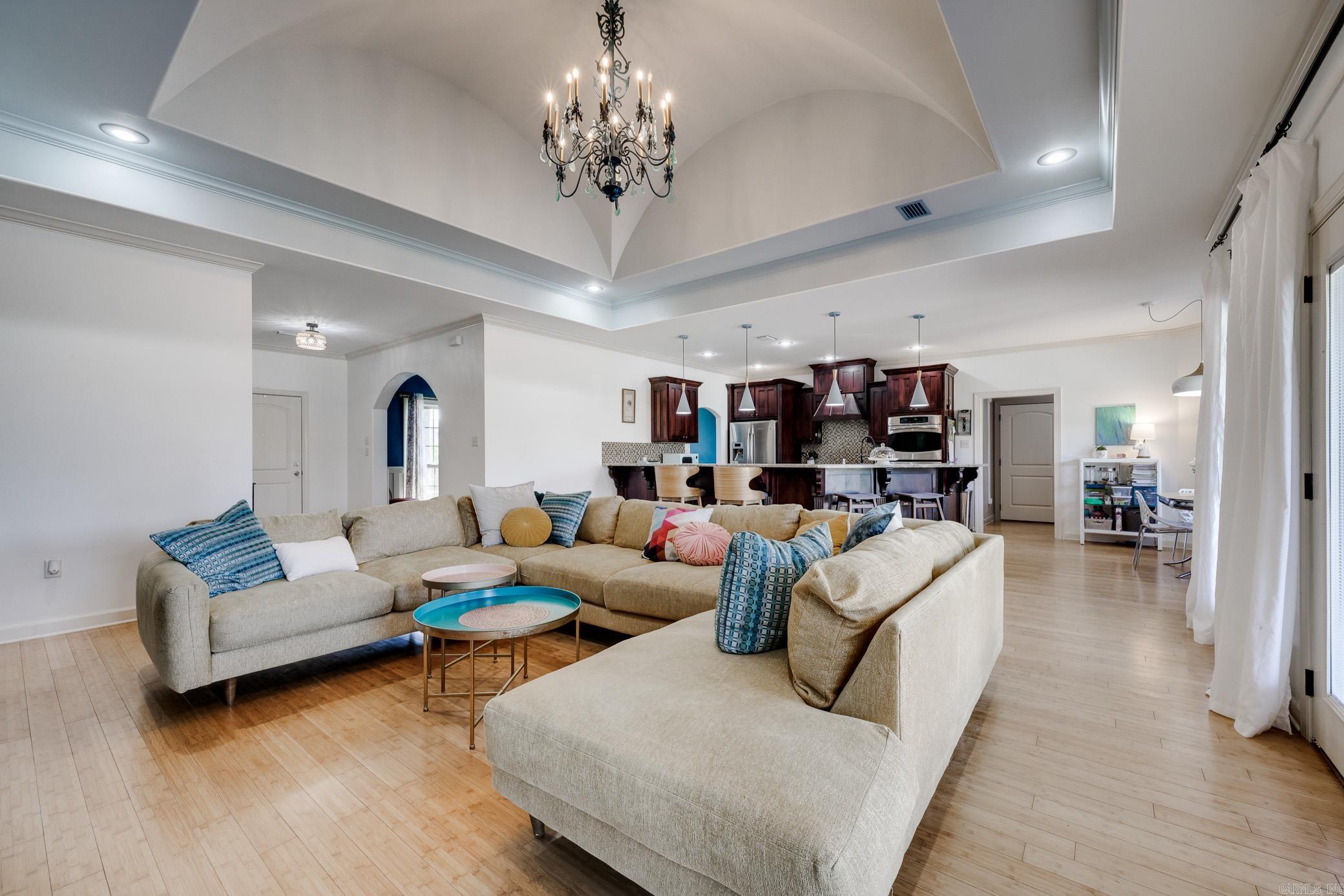 CRESTHAVEN - Residential