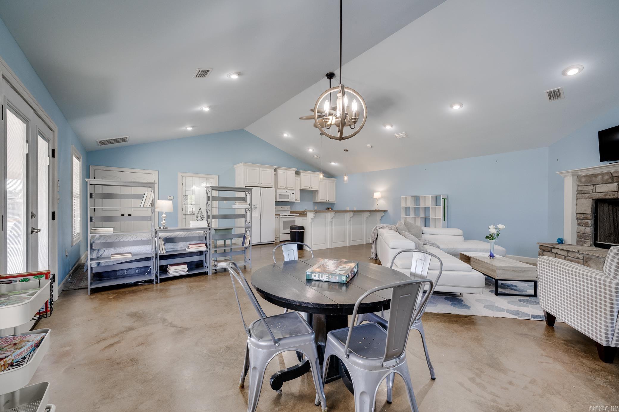 CRESTHAVEN - Residential