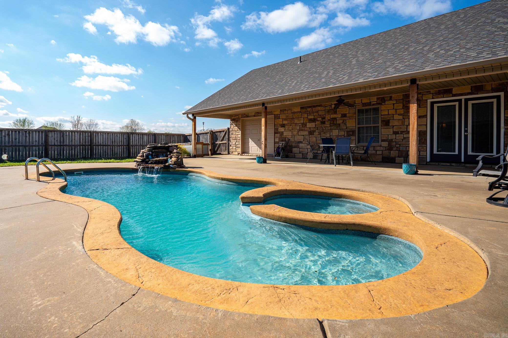 CRESTHAVEN - Residential