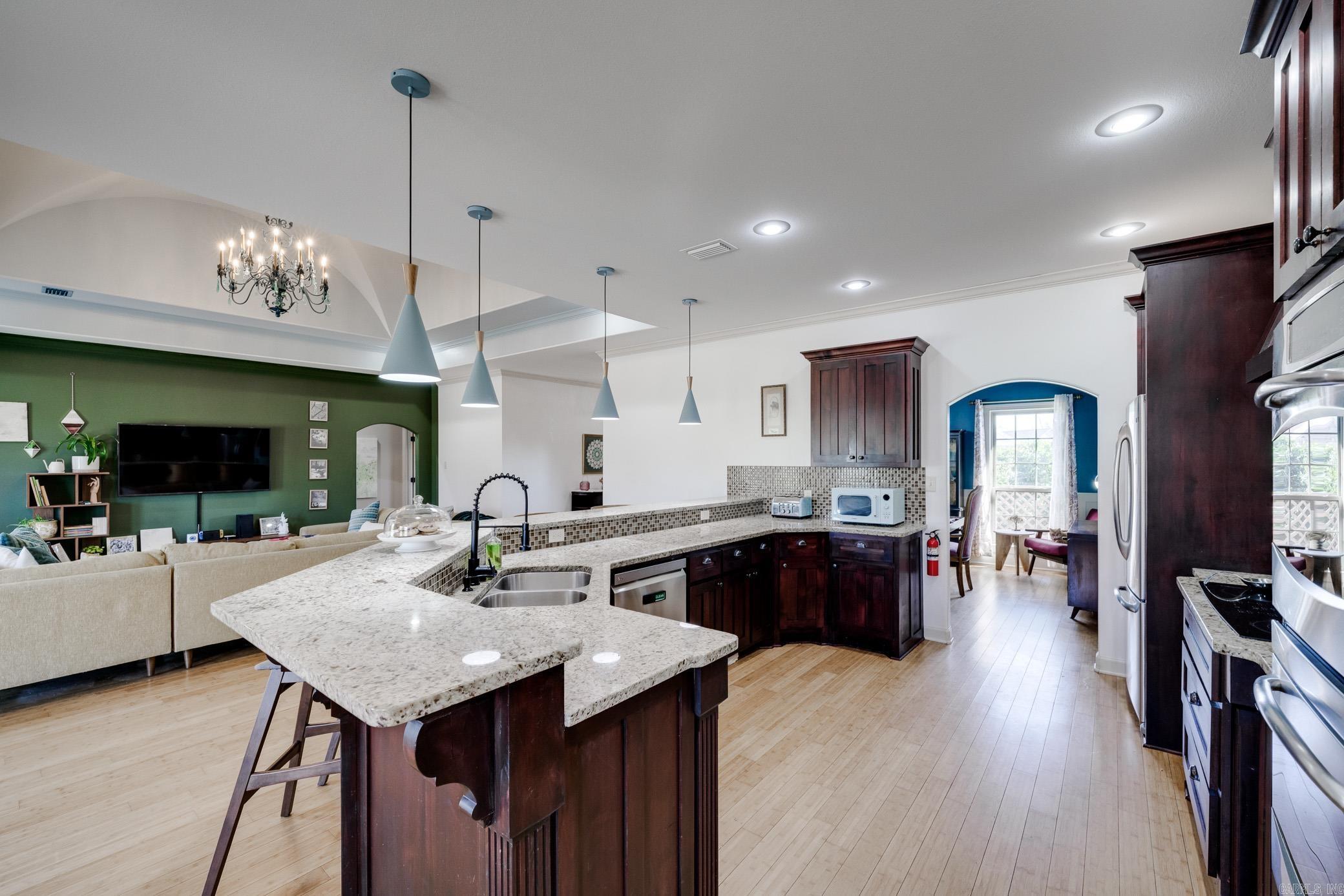 CRESTHAVEN - Residential