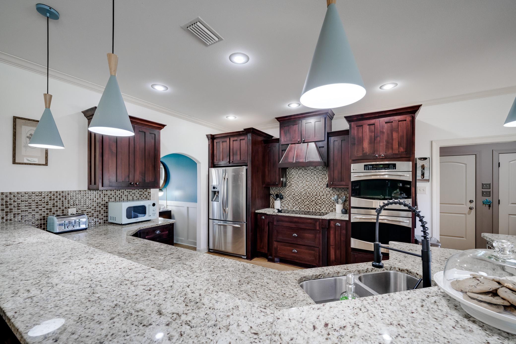 CRESTHAVEN - Residential