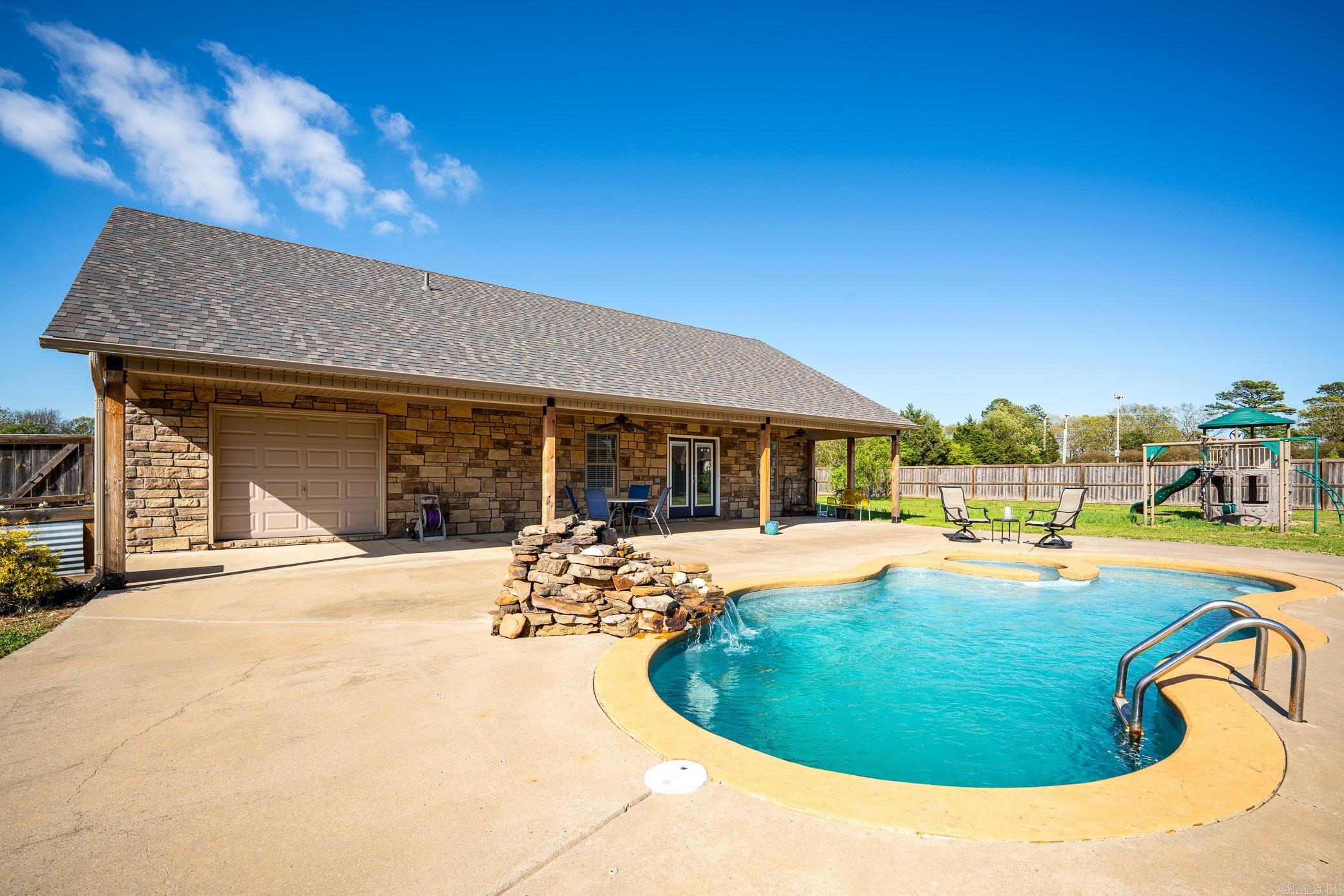 CRESTHAVEN - Residential