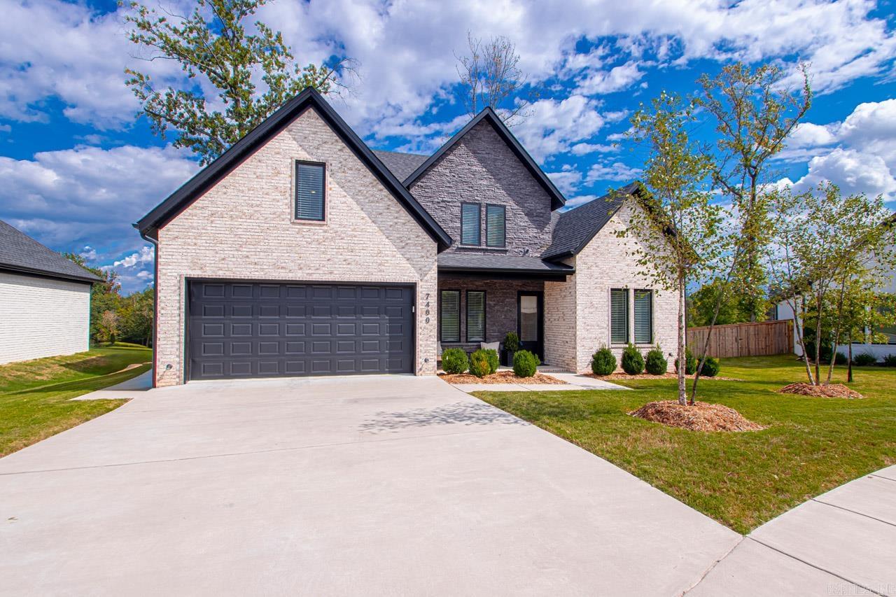 Stunning home with custom finishes by Pinnacle Builders! 5 bdrms, 3 full baths, office, large laundry/mud room w/built ins, bonus room and gourmet kitchen open to living room w/ gorgeous wood ceilings. Master suite has two walk in closets and attached to laundry room, soaker tub, walk in shower, and granite double sink vanity! Enjoy a view of Hurricane Lake from the covered patio w/ built in fireplace perfect for entertaining!
