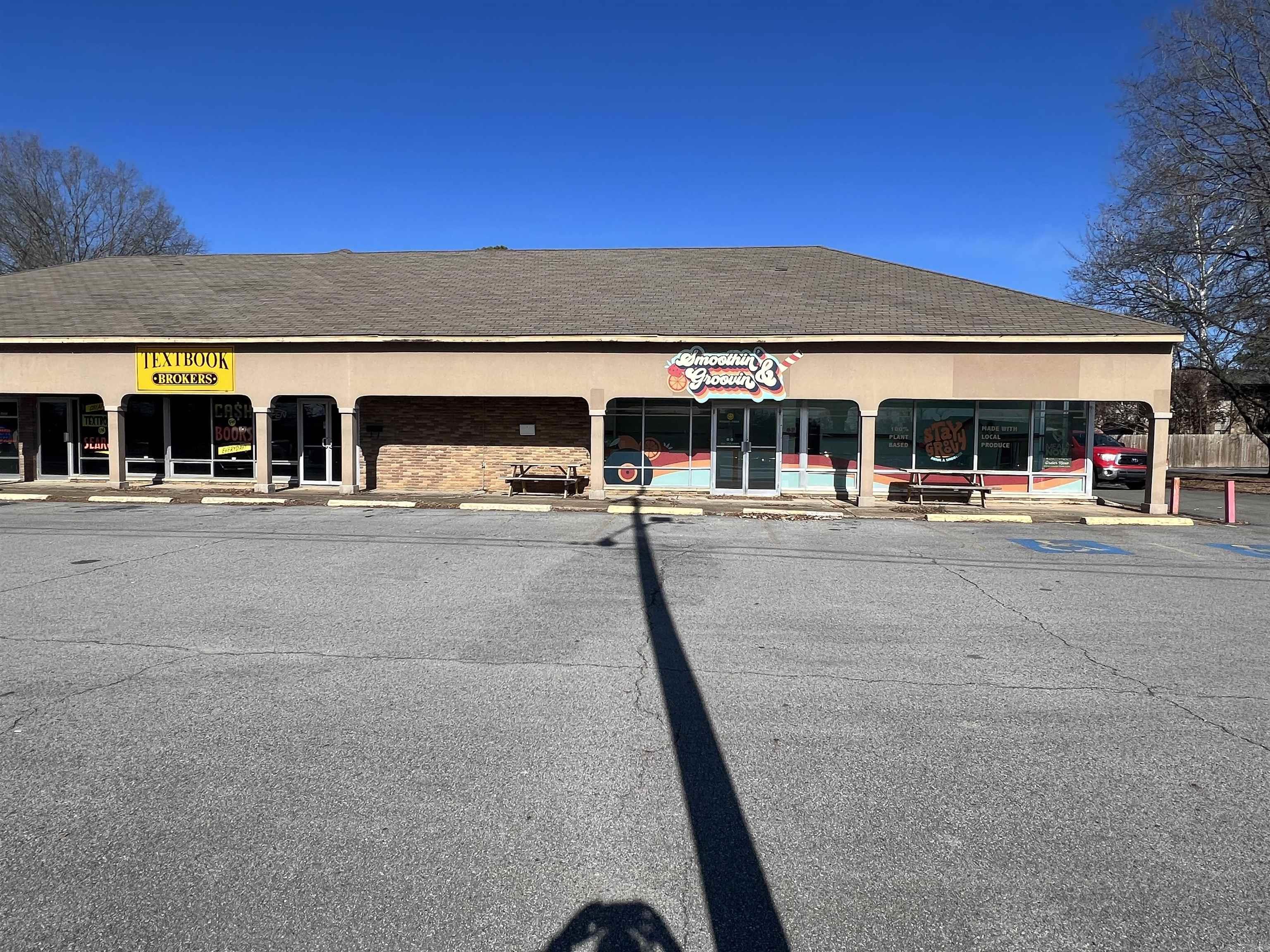 Over 6,000 square feet. Imagine your business here.