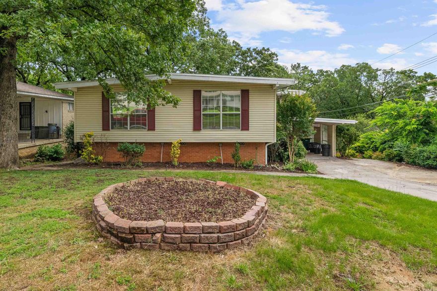 This charming house has 4 bedrooms 2 bath with new updates throughout. It is ready to be called home today! Don't wait, come see it today!