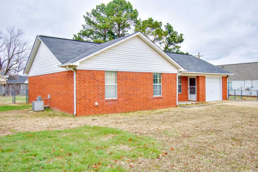 Cute, well maintained 3 bed, 2 bath brick home in the heart of Searcy. Home has a back patio, gutters, fenced in backyard, and a single car garage. Take advantage of the Apple Home Kit that conveys with home. Safe, washer, dryer, refrigerator, kitchen table, tv, and tv stand all convey as well. Don't miss this opportunity!