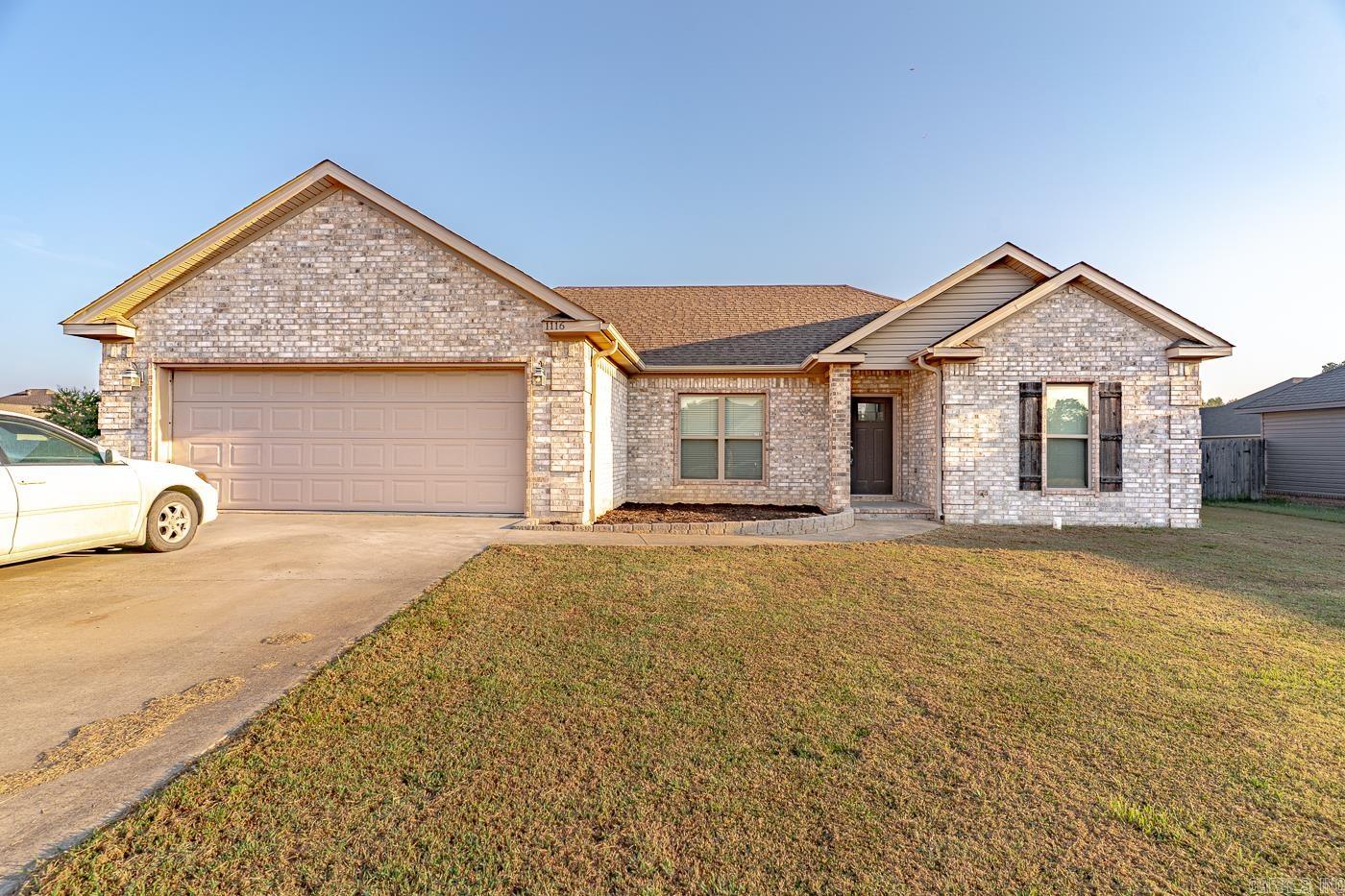 Welcome to Market 1116 Gregory Court located in Jonesboro, Arkansas within the Nettleton School District. Situated on .19 +/- acre lot with privacy fencing, built 2016 traditional style exterior wrapped in a brick and vinyl. The interior features 1,557 sf of well laid out split floor plan featuring 3 bedrooms, 2 bathrooms, eat in kitchen with stainless steel appliances, tile flooring throughout. The master wing holds a large master suite with tray ceilings , large master walk-in closet, dual vanity, jacuzzi tub. Call today to make this house your home!