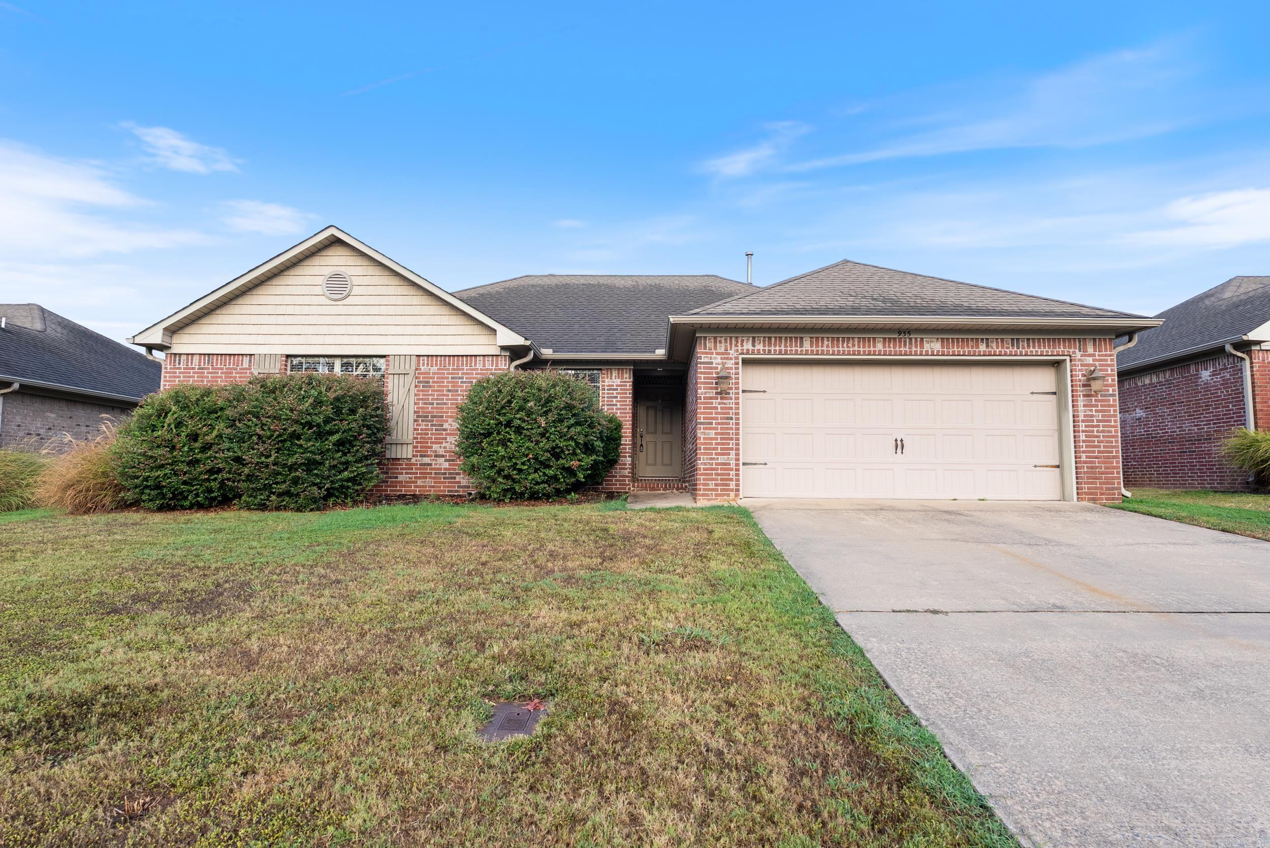 3 bed, 2 bath home in a prime Conway location! Just minutes from colleges, shopping, dining, and Dave Ward Drive. Perfect for convenience and comfort!