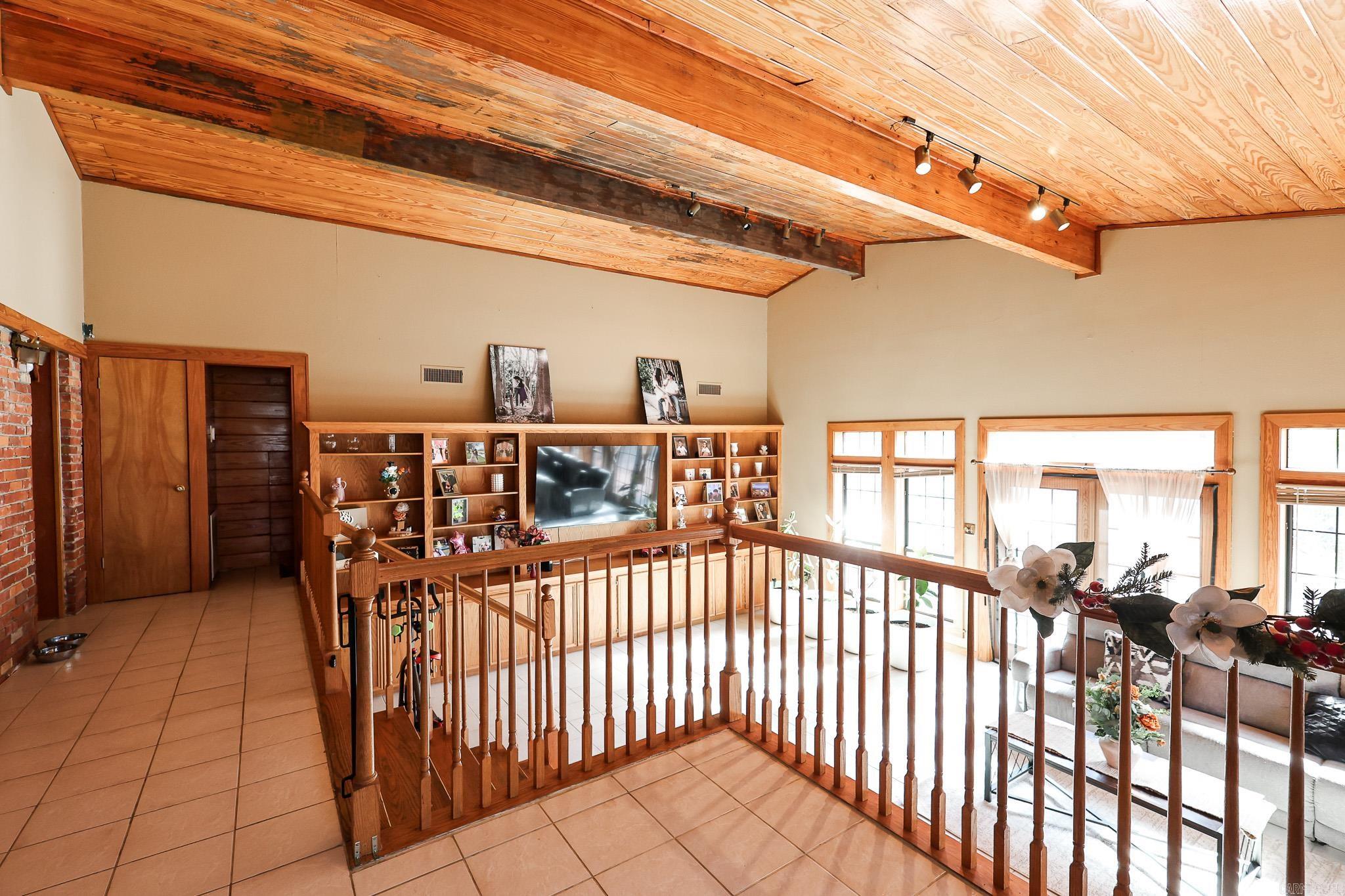 COUNTRY CLUB TERRACE - Residential