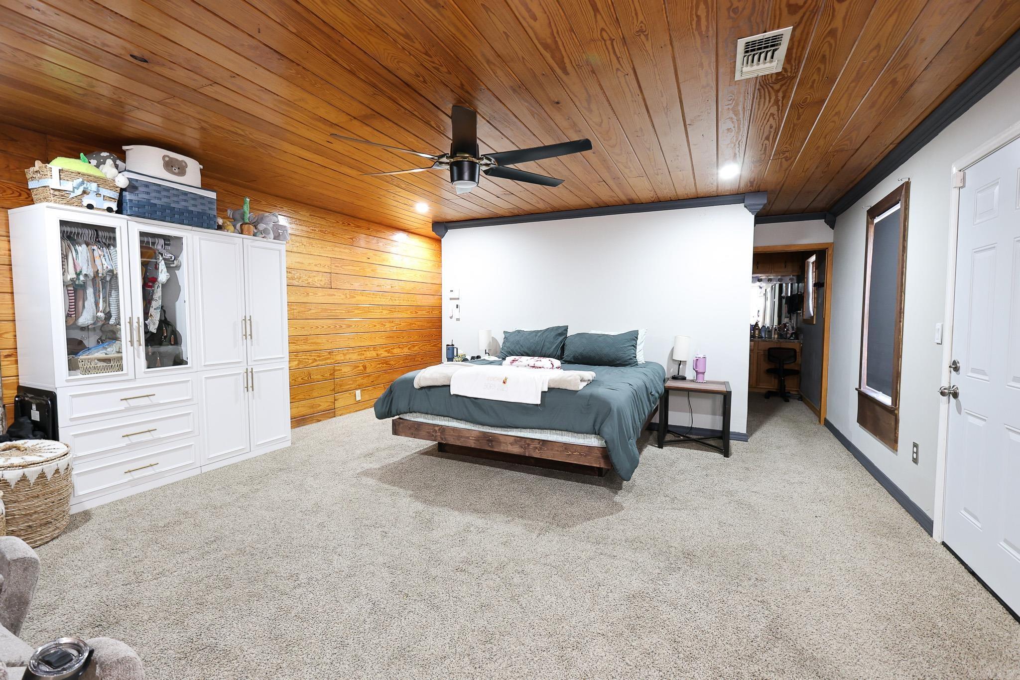 COUNTRY CLUB TERRACE - Residential