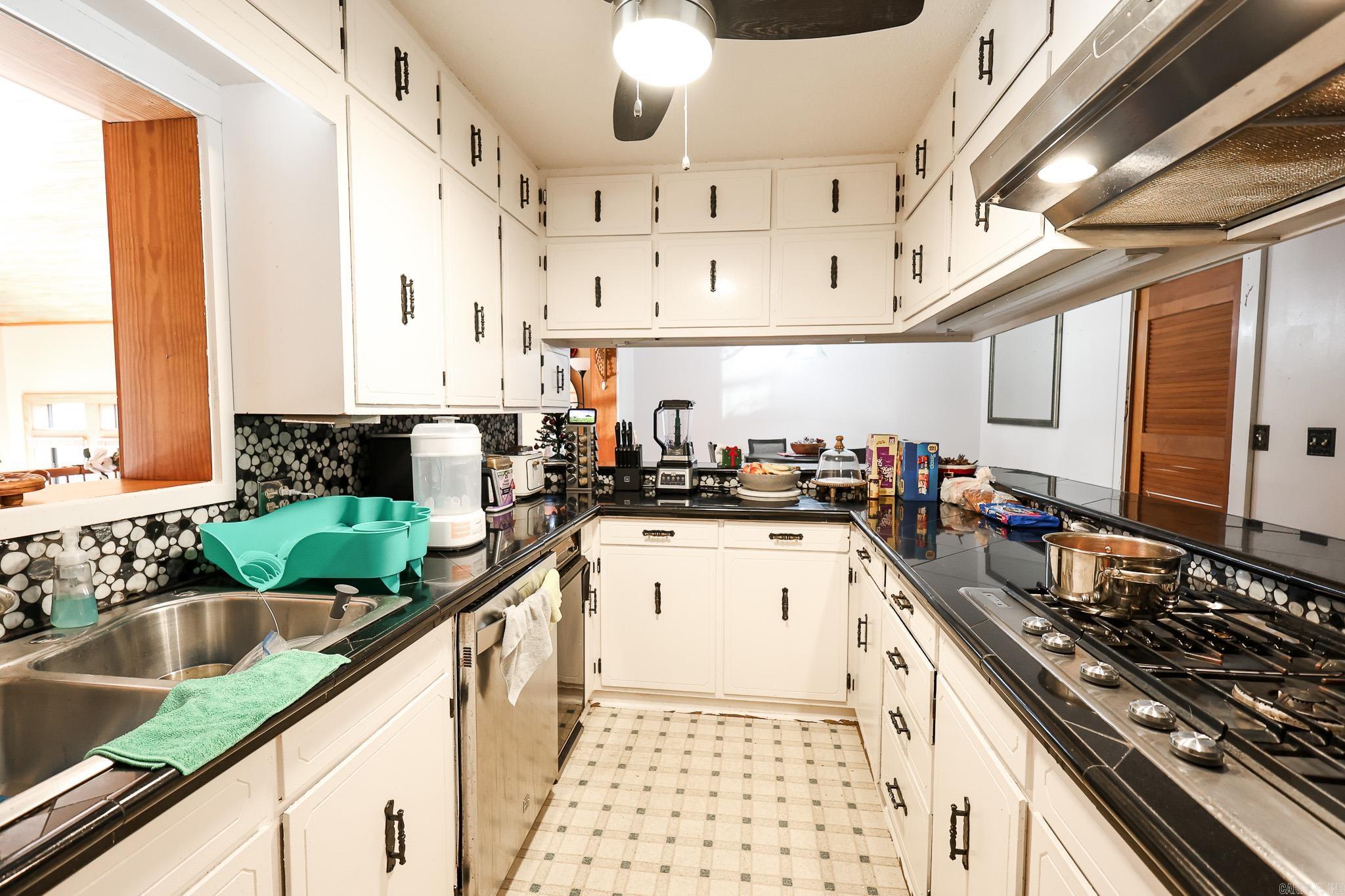 COUNTRY CLUB TERRACE - Residential