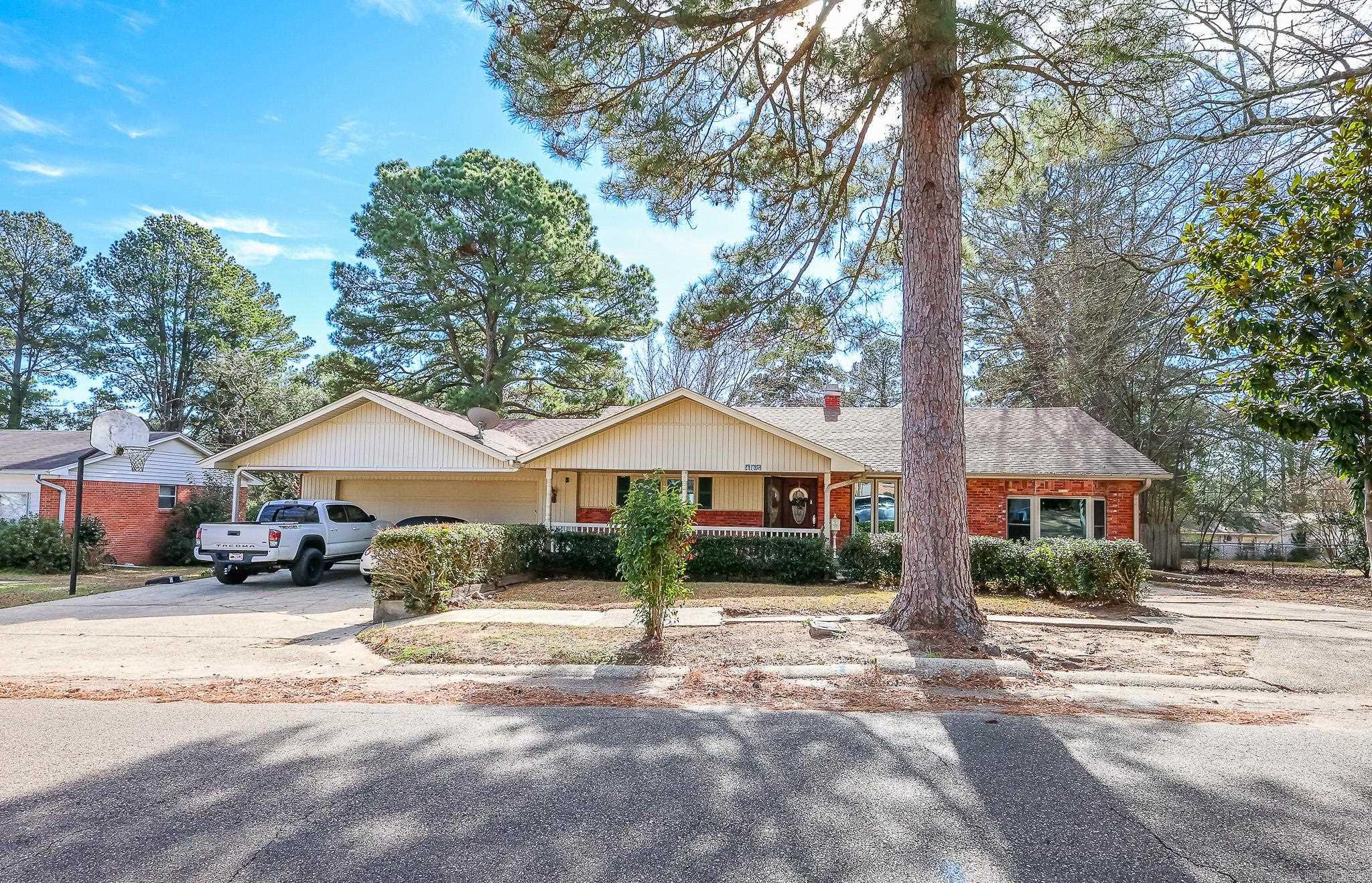 COUNTRY CLUB TERRACE - Residential