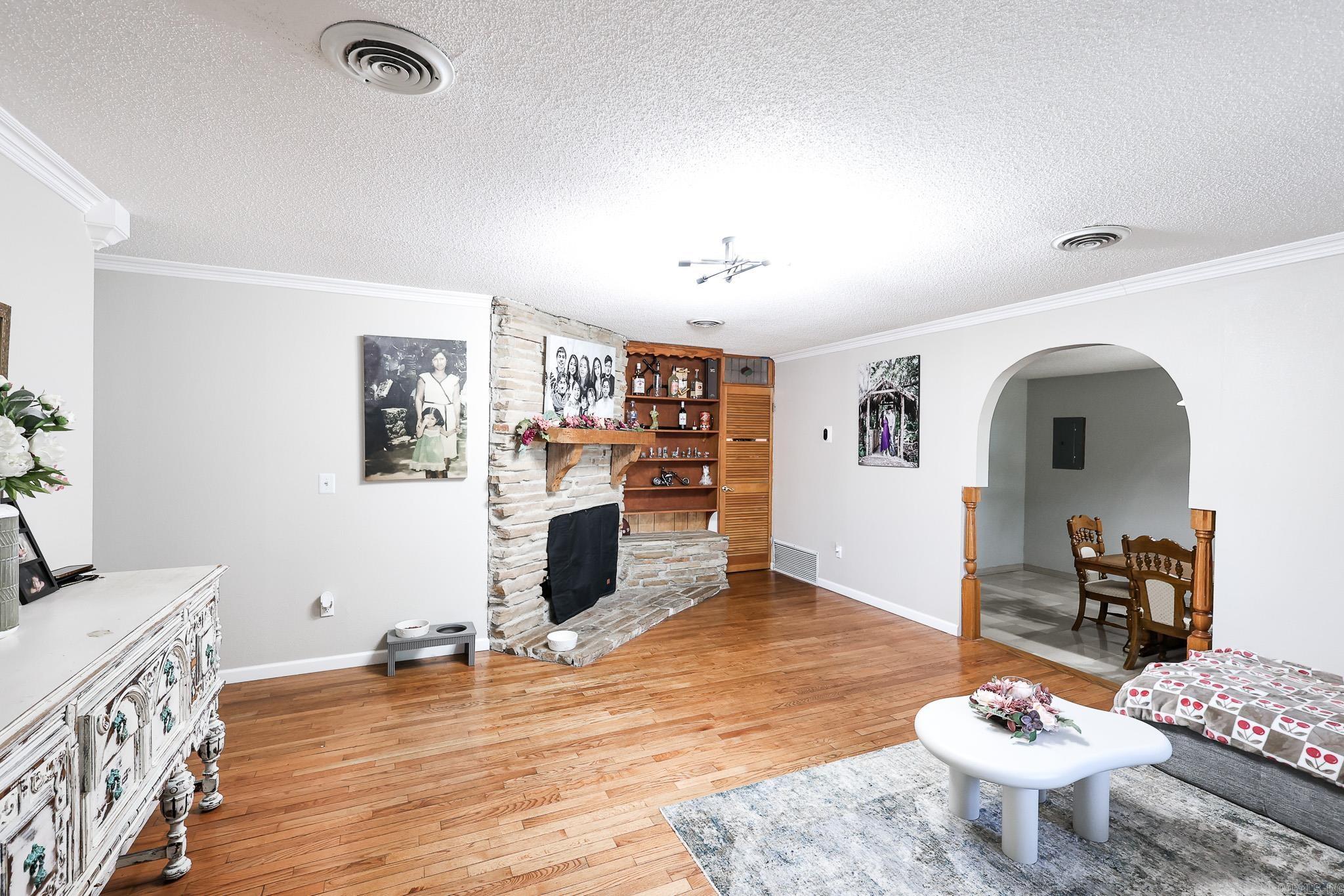 COUNTRY CLUB TERRACE - Residential