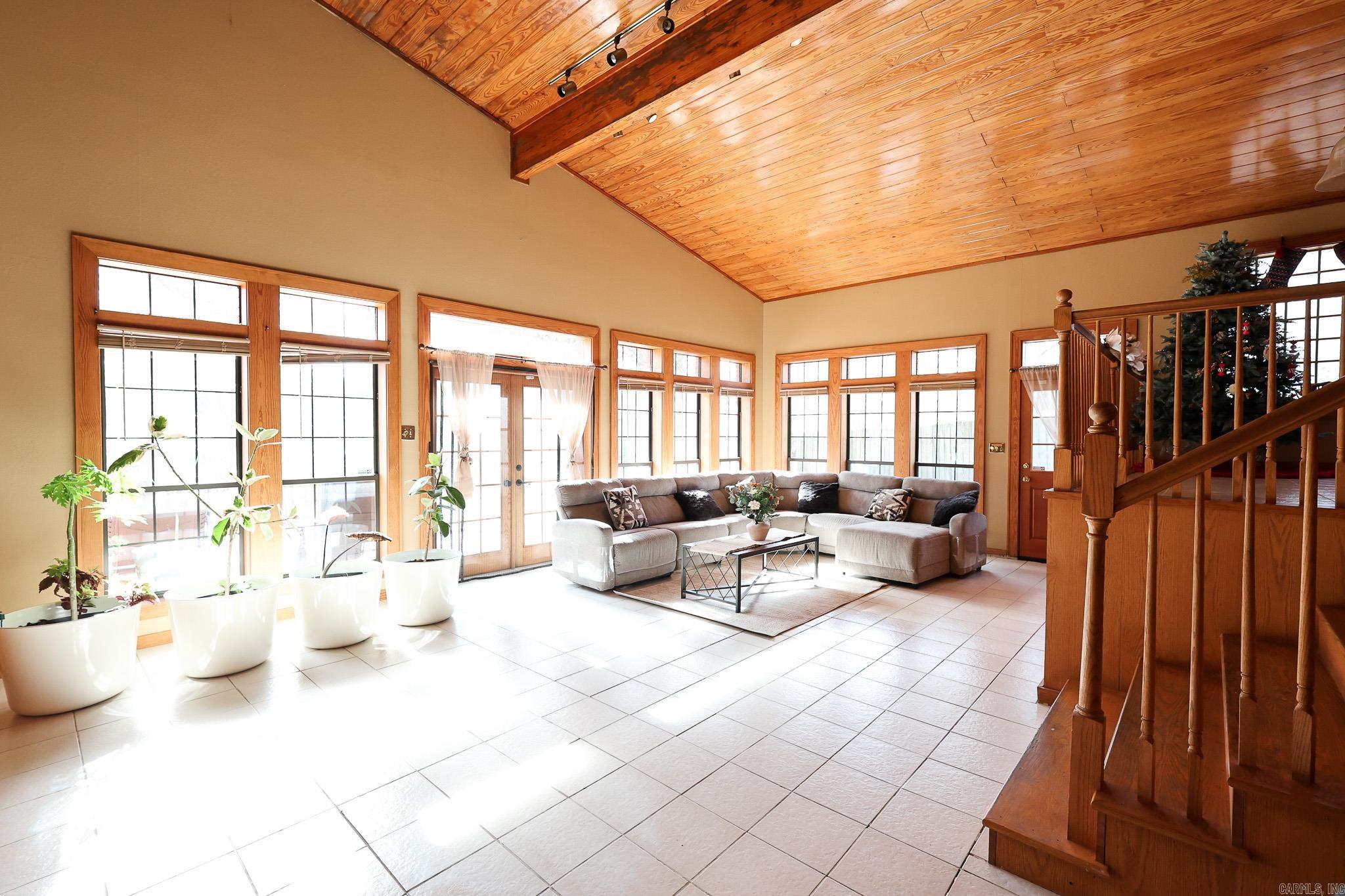 COUNTRY CLUB TERRACE - Residential