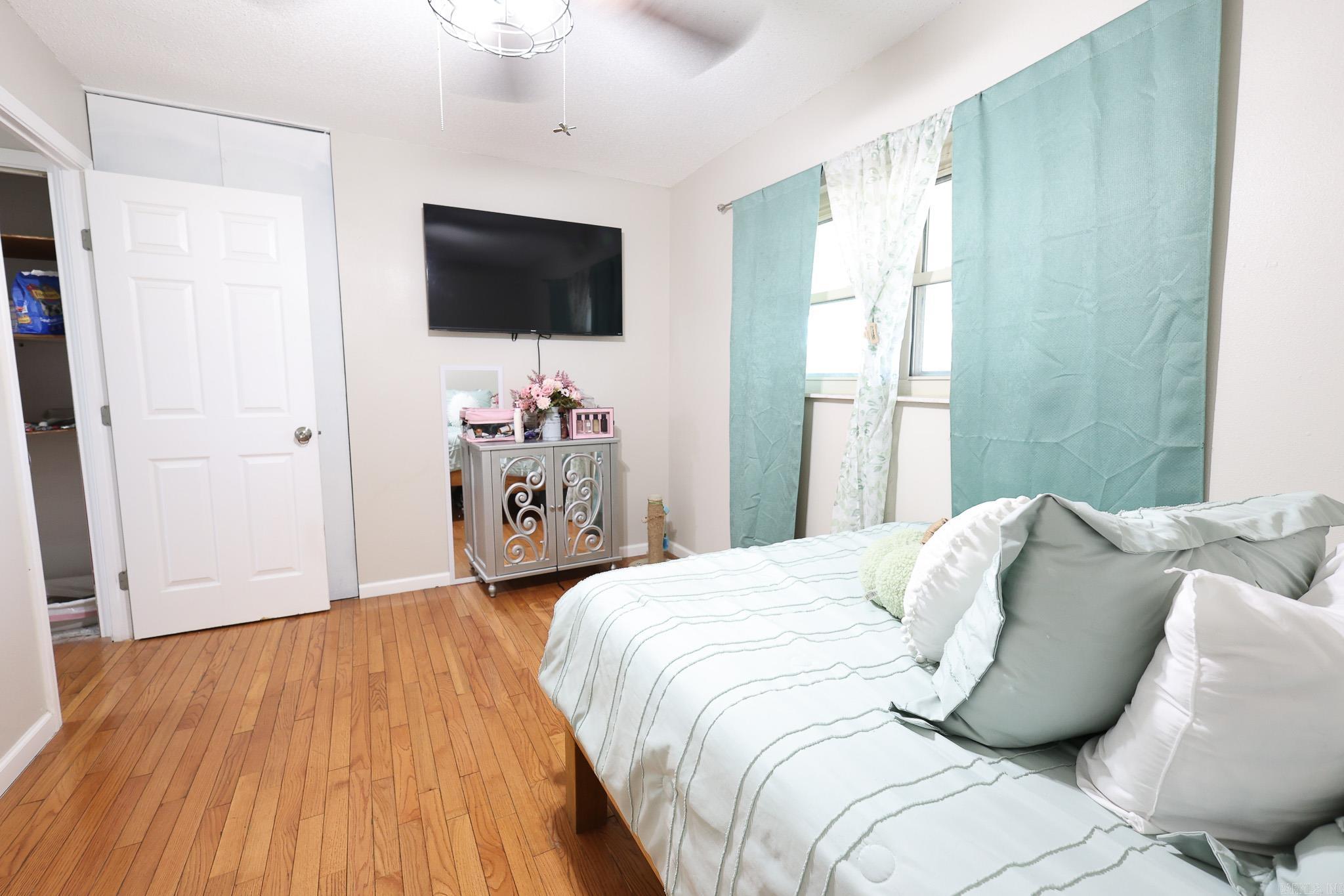 COUNTRY CLUB TERRACE - Residential