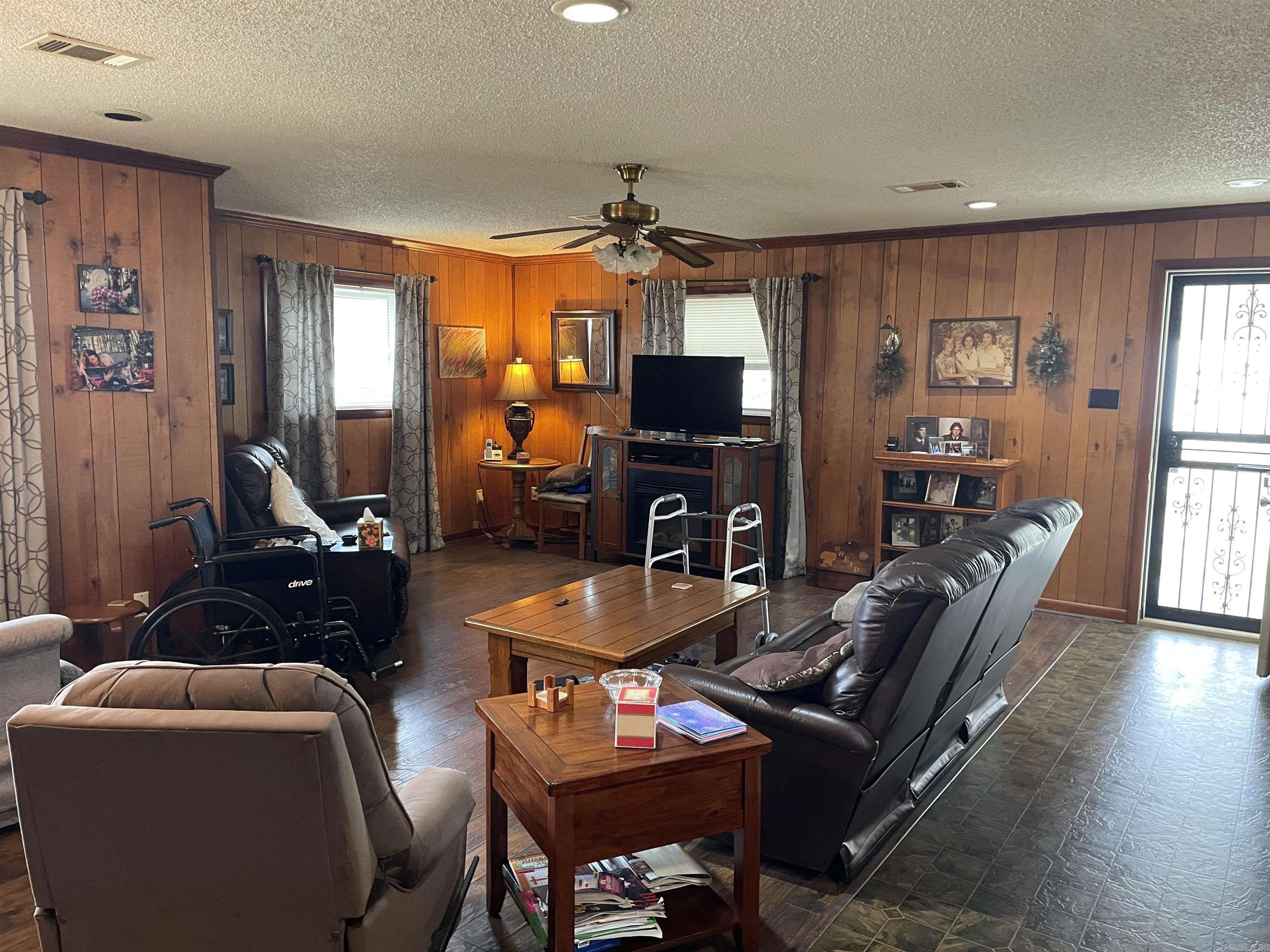 CIRCLE LAKE - Residential