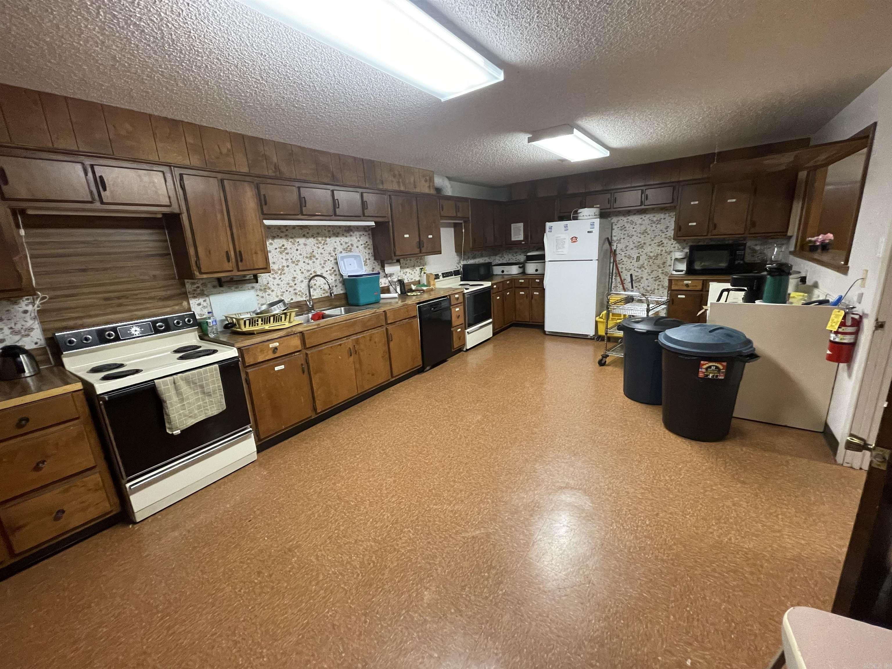11-3S-20W - Commercial Sale