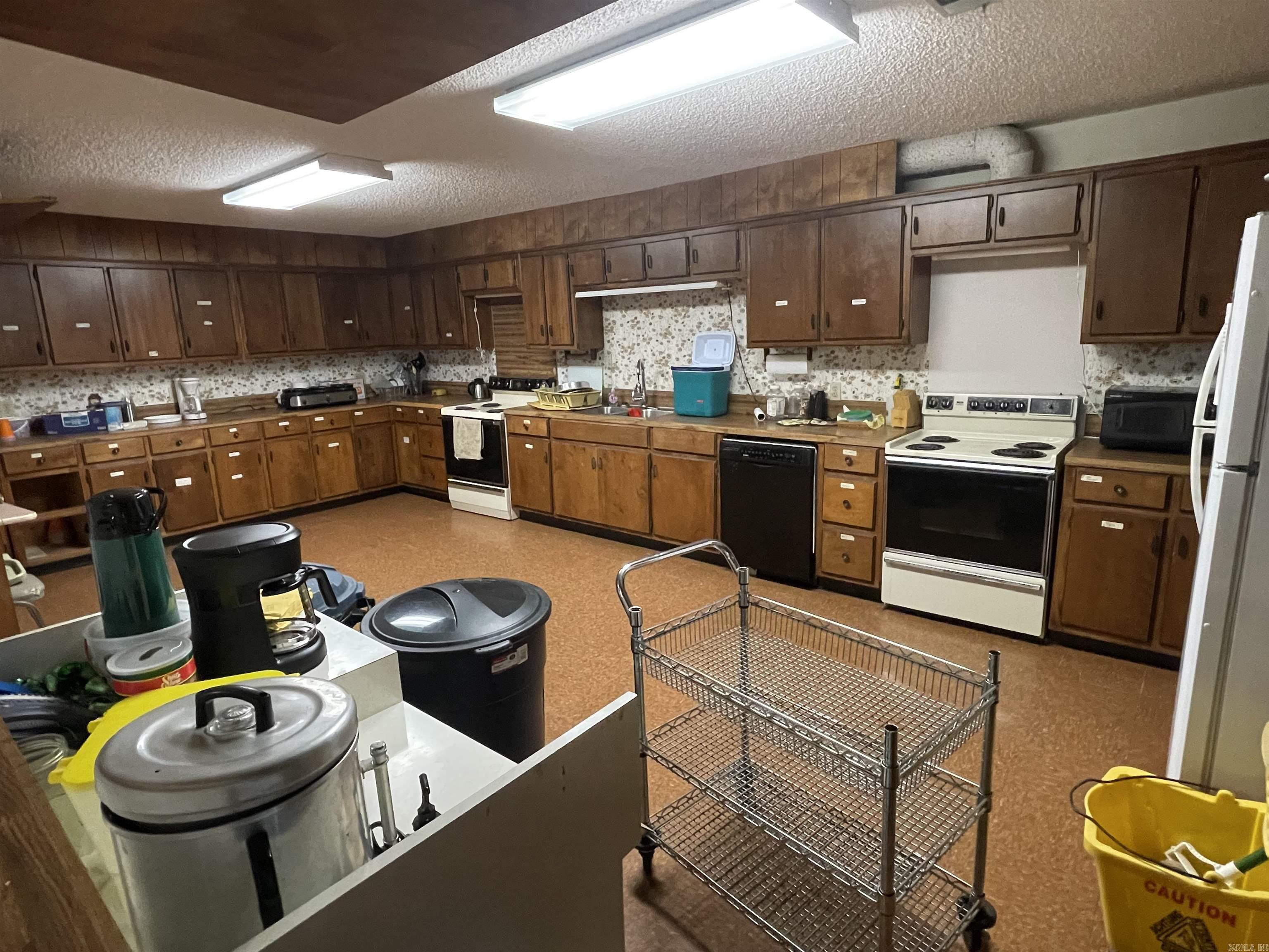 11-3S-20W - Commercial Sale