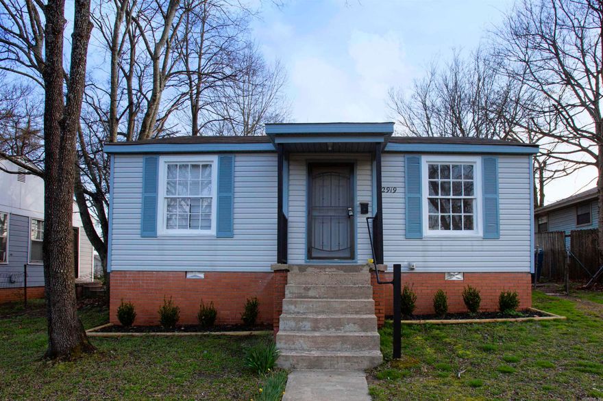 MOVE IN SPECIAL! HALF OFF FIRST MONTH’S RENT! Cute and cozy 2BD home close to the Capitol View neighborhood in Little Rock. Great curb appeal with parking in the back. Beautiful restored hardwood floors throughout. This property is managed by Hoffman Team so beware of scammers - we will never ask you to Cashapp us money. The lease for this property is for 18 months to 2 years with a 3% increase after the first year. Income must be 3x the amount of rent. Deposit, first month’s rent, and the $50 administration fee due before move in. This property does not accept section 8.