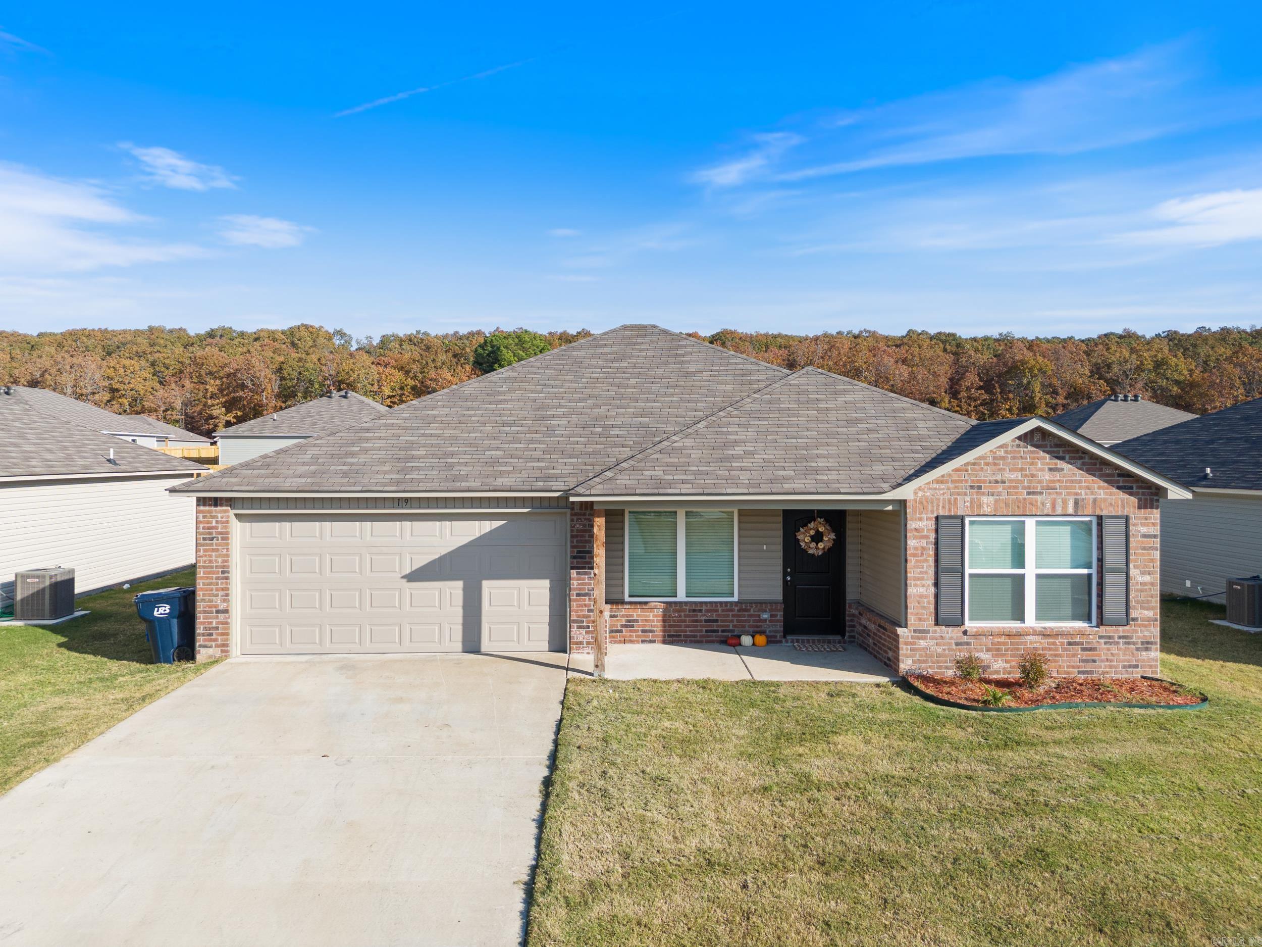 Welcome to this charming 4-bedroom, 2-bath home in the Homestead subdivision. Featuring a desirable split floor plan, this home offers both comfort and functionality for todayās lifestyle. Enjoy a spacious living area, well-designed kitchen, and private primary suite, perfect for relaxing after a long day. The layout is ideal for families or those needing extra space for a home office or guests. Conveniently located in Conway just minutes from Vilonia and Greenbrier, youāll love the blend of peaceful neighborhood living with quick access to shopping, dining, and schools. This one wonāt last longāschedule your showing today!