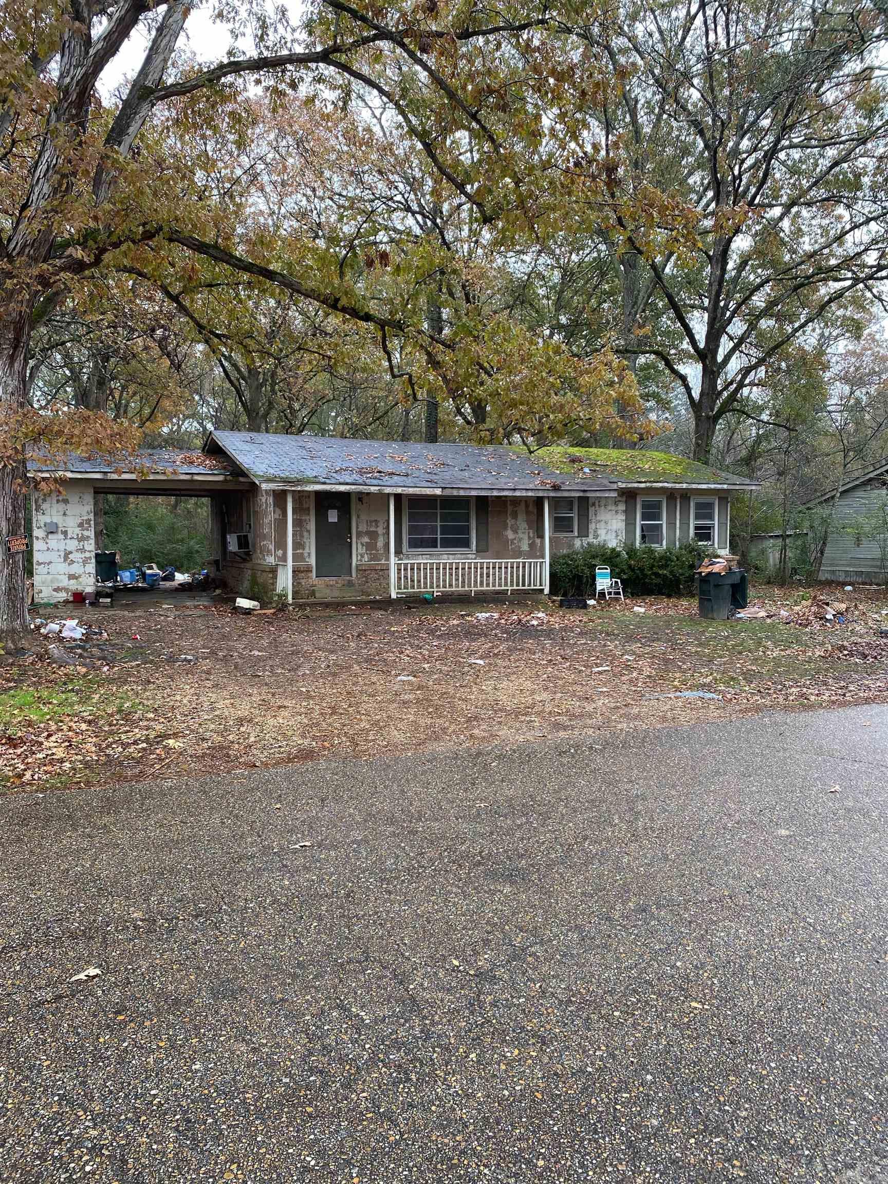 Calling all renovators and bargain hunters, don’t miss out on this diamond in the rough! Bring your vision and transform this property into a stunning masterpiece that will shine in the neighborhood.  Great Investment, as is, no repairs.