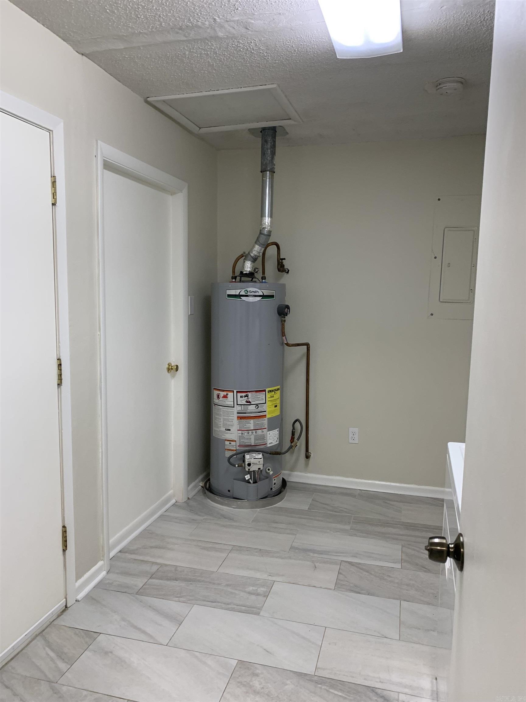 LYNNWOOD ACRES - Residential