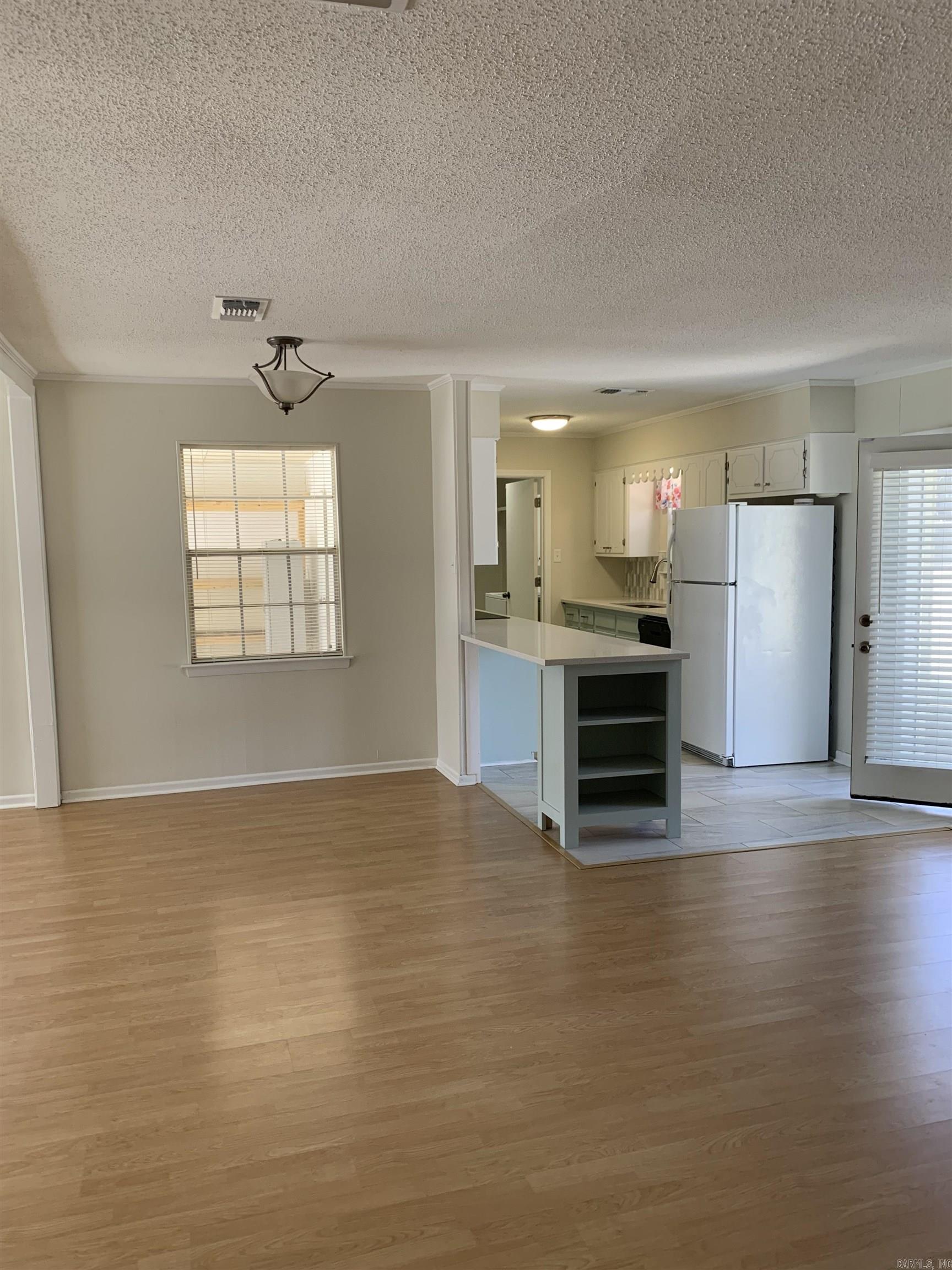 LYNNWOOD ACRES - Residential