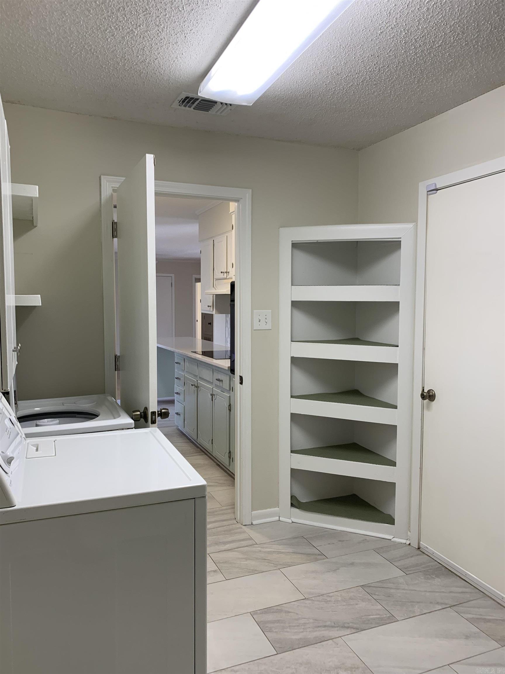 LYNNWOOD ACRES - Residential