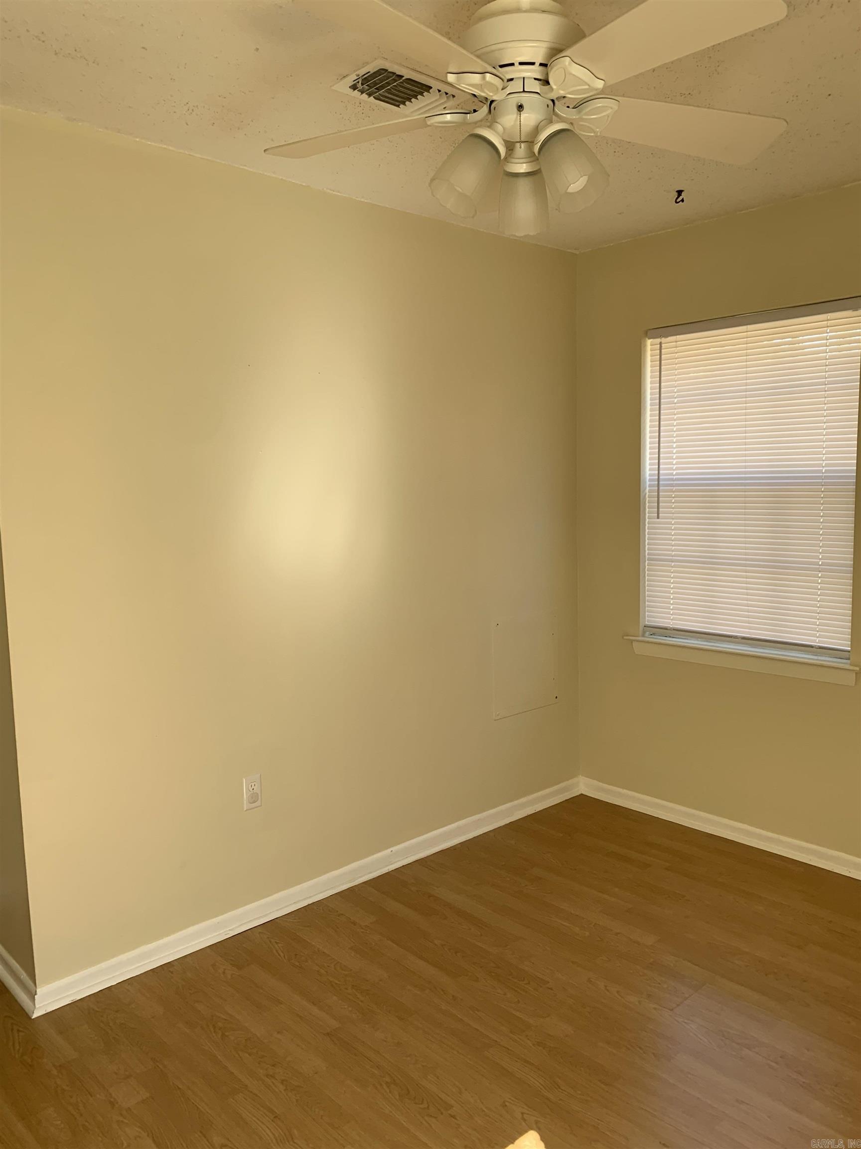 LYNNWOOD ACRES - Residential