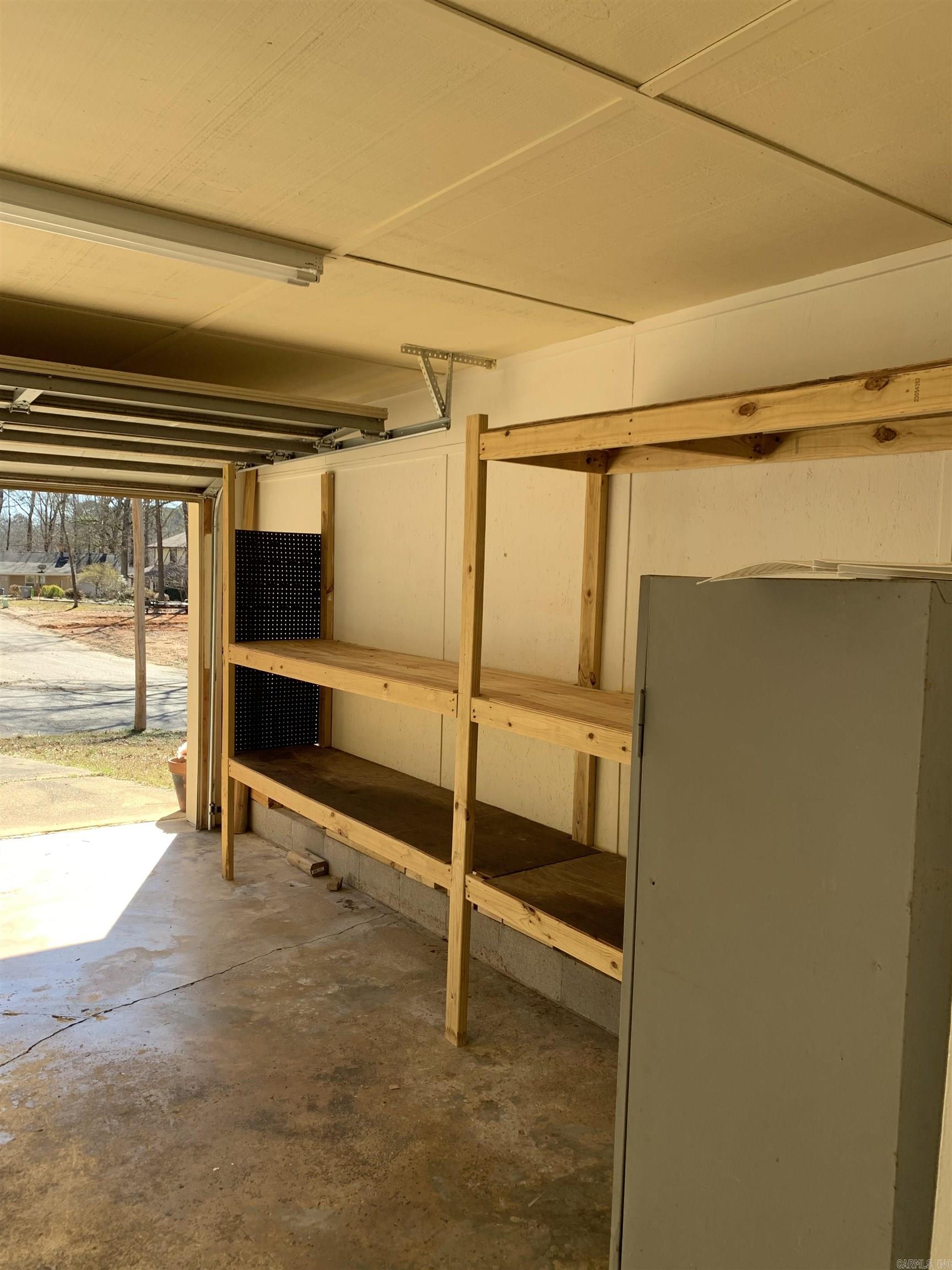 LYNNWOOD ACRES - Residential