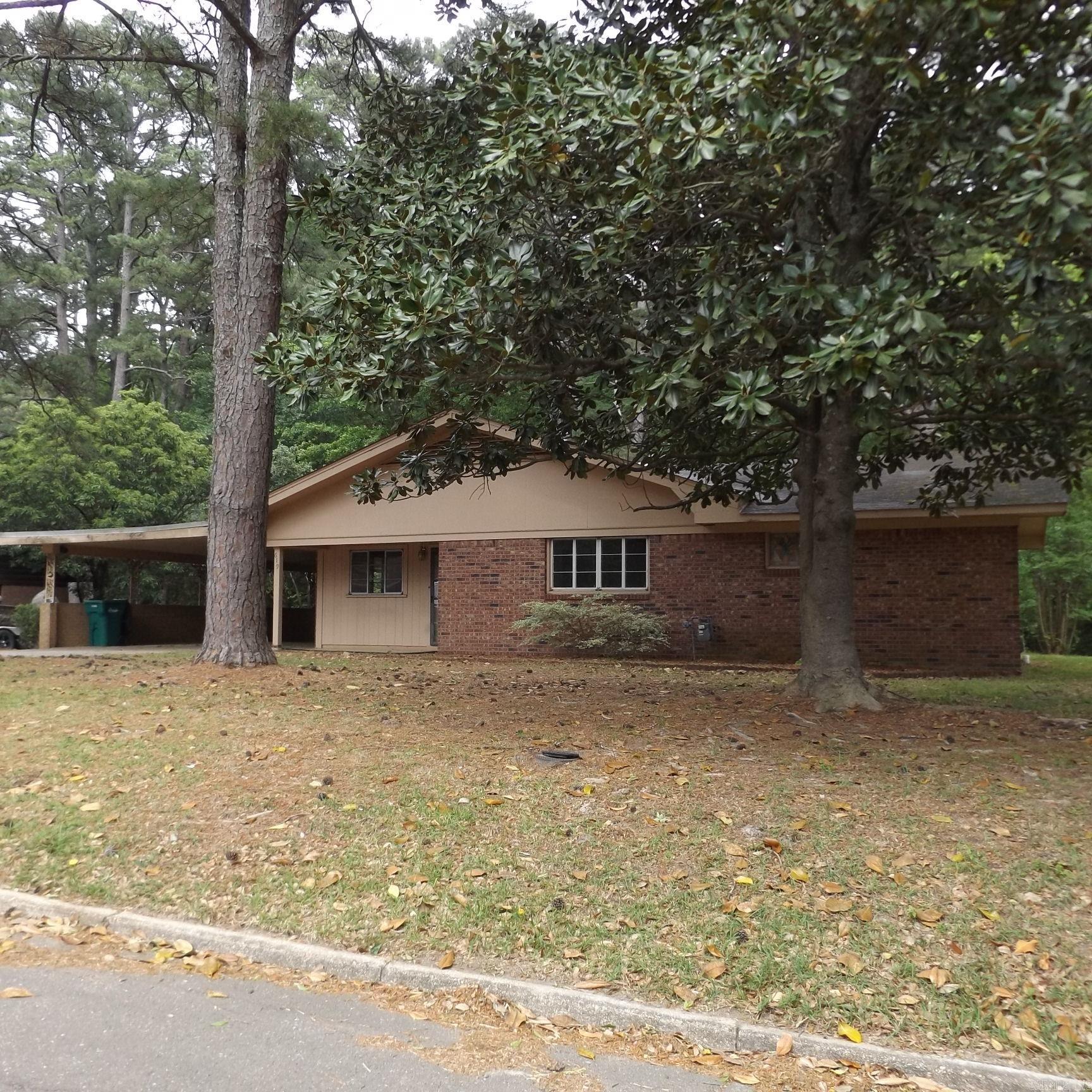GIVE US A CALL FOR A SHOWING OF THIS 3 BEDROOM 2 BATH BRICK HOME LOCATED IN GOODWIN HEIGHTS. THIS HOME NEEDS SOME TLC BUT WILL MAKE YOU A GREAT HOME IN A GREAT AREA. "This is a Fannie Mae Homepath Property" All offers should be submitted on www.homepath.com
