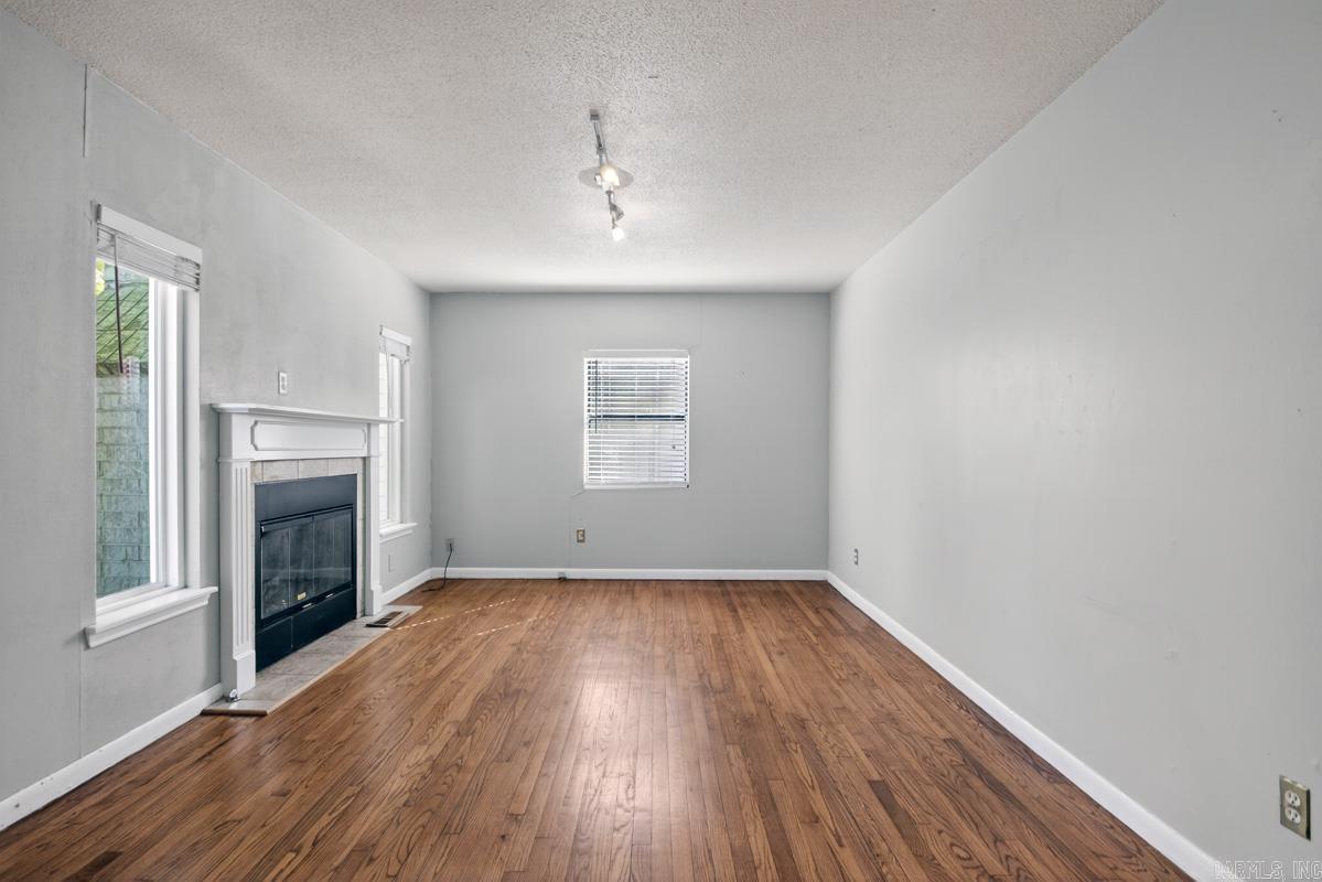 HILLCREST - Residential