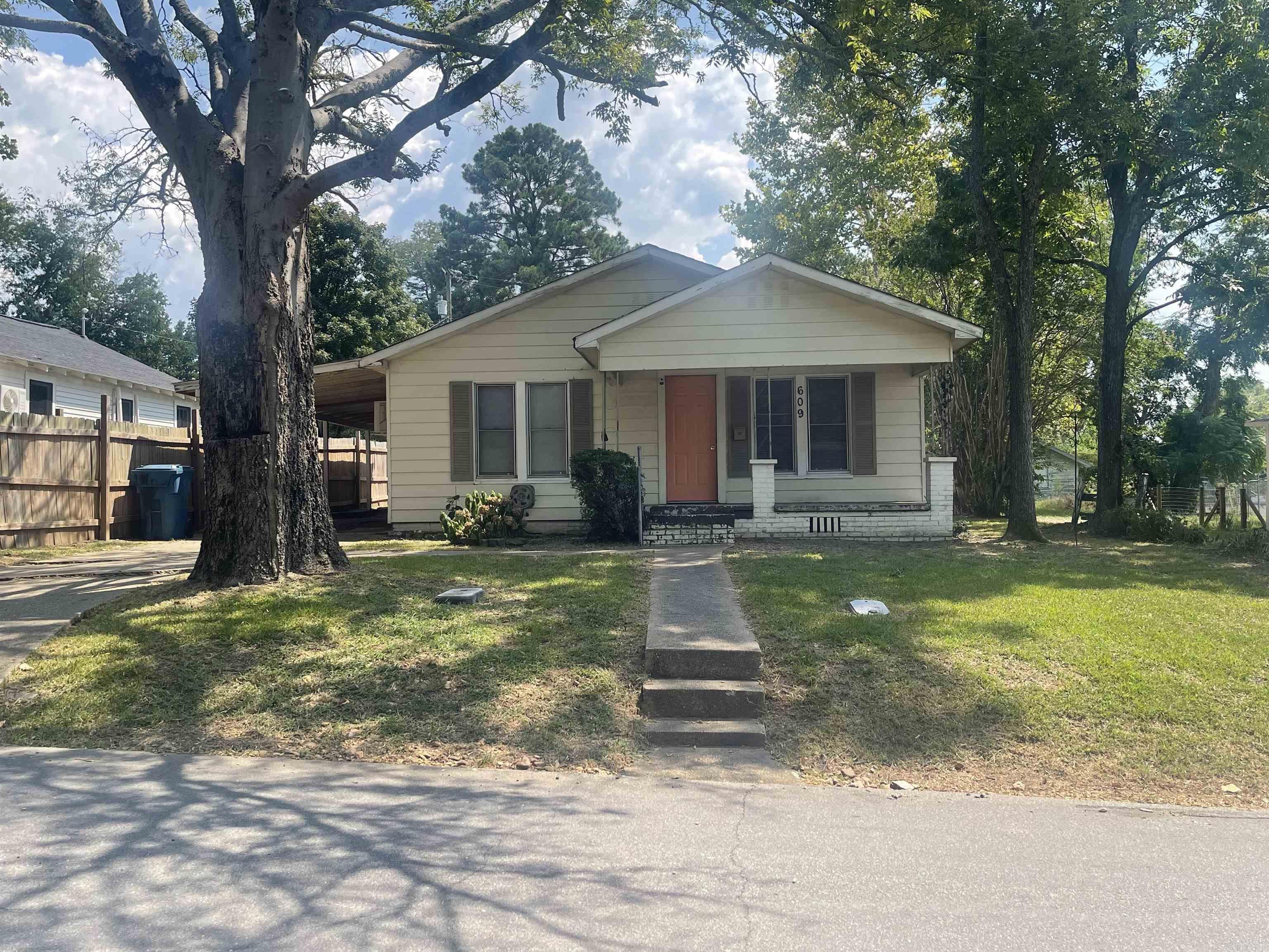 This property is being sold as-is, offering a great opportunity to add your personal touch. With plenty of potential and a convenient location, itās perfect for renovation or investment.