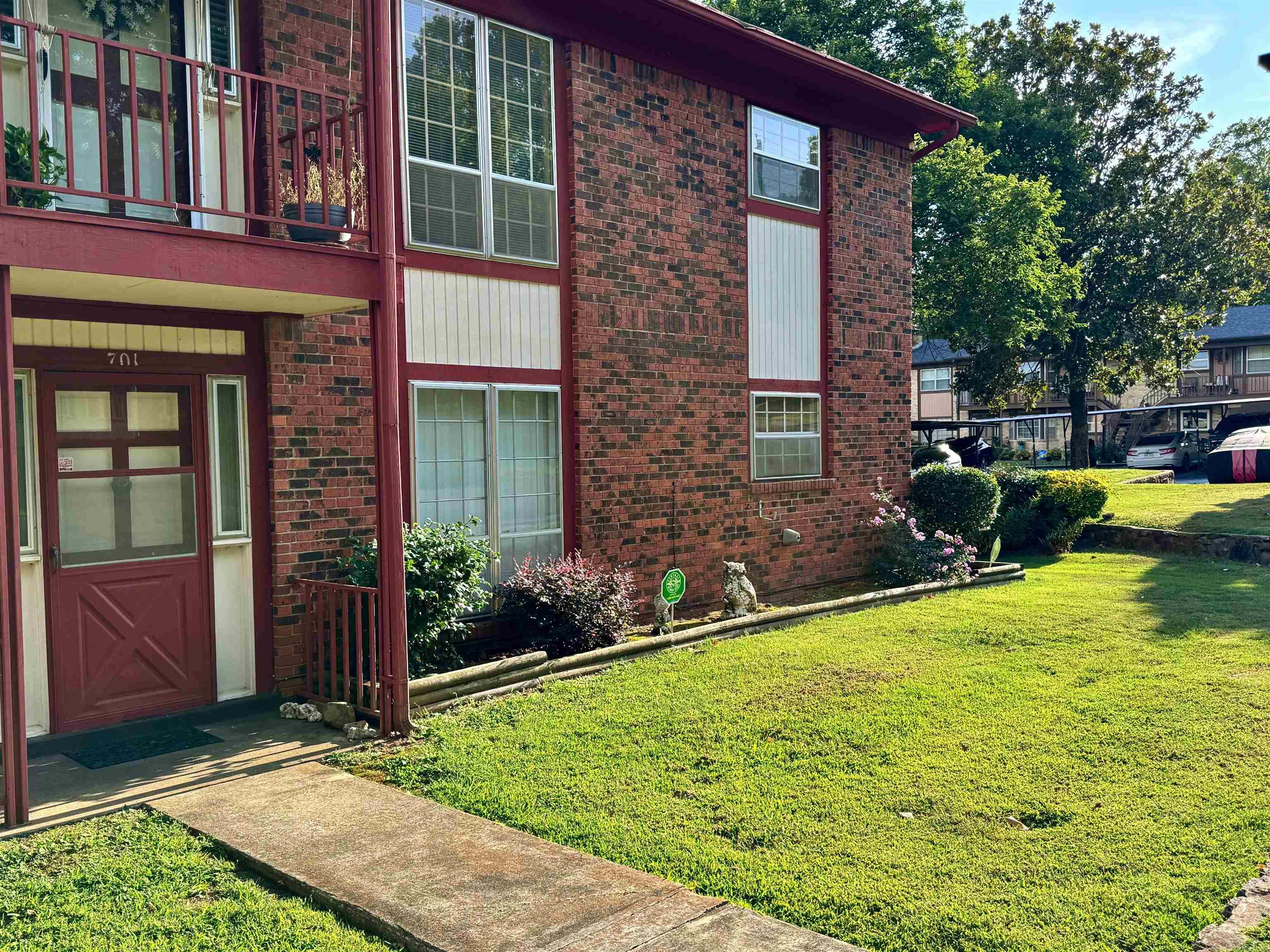 If youāve been dreaming of a home you can truly make your own, this is your opportunity! This 2-bedroom, 2-bath condo is perfectly positioned in the highly sought-after Oaklawn District, giving you access to the best that Hot Springs has to offer. Prime Location Highlights: ? Just steps away from Oaklawn Racing Casino Resort ? Near Majestic Park and the baseball complex ? Enjoy the Hot Springs Creek Greenway Trail for biking and walking ? Minutes from Hot Springs Country Club ? Walk to restaurants, shopping, and the vibrant section of Central Avenue that forms the core of Oaklawn District Property Features: Two spacious bedrooms and two full bathrooms Great layout with potential to create your dream space Condo is in need of updatesāperfect for those who want to add personal style and modern touches Why Youāll Love It: This is more than a condo; itās a blank canvas in a central, thriving neighborhood. With a little vision and creativity, you can transform this property into a stylish retreat in one of Hot Springsā most dynamic areas. ?? Donāt miss this rare opportunity to own in Oaklawn Districtāschedule your showing today!