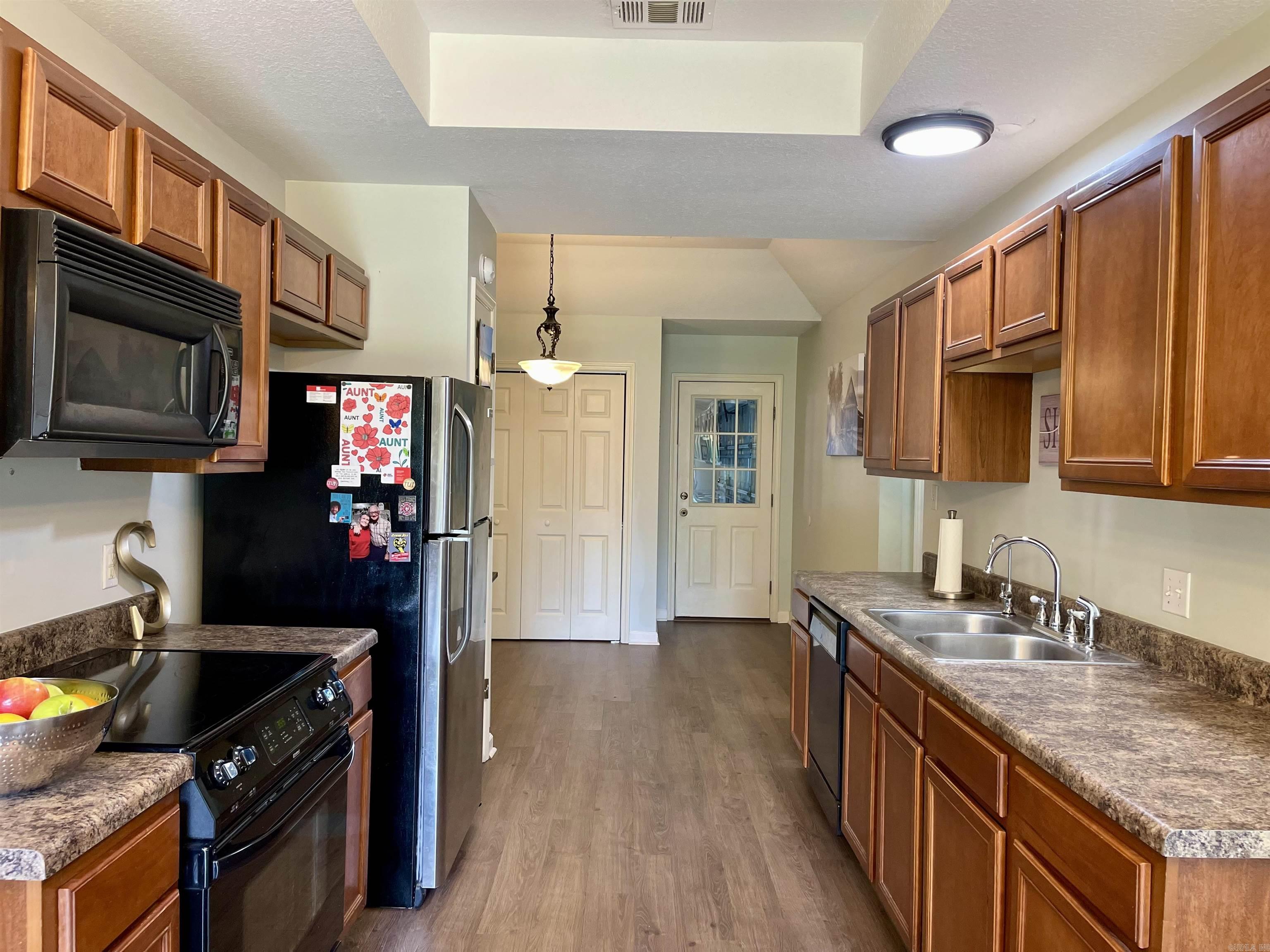 BOSTON PROPER SUB - Residential