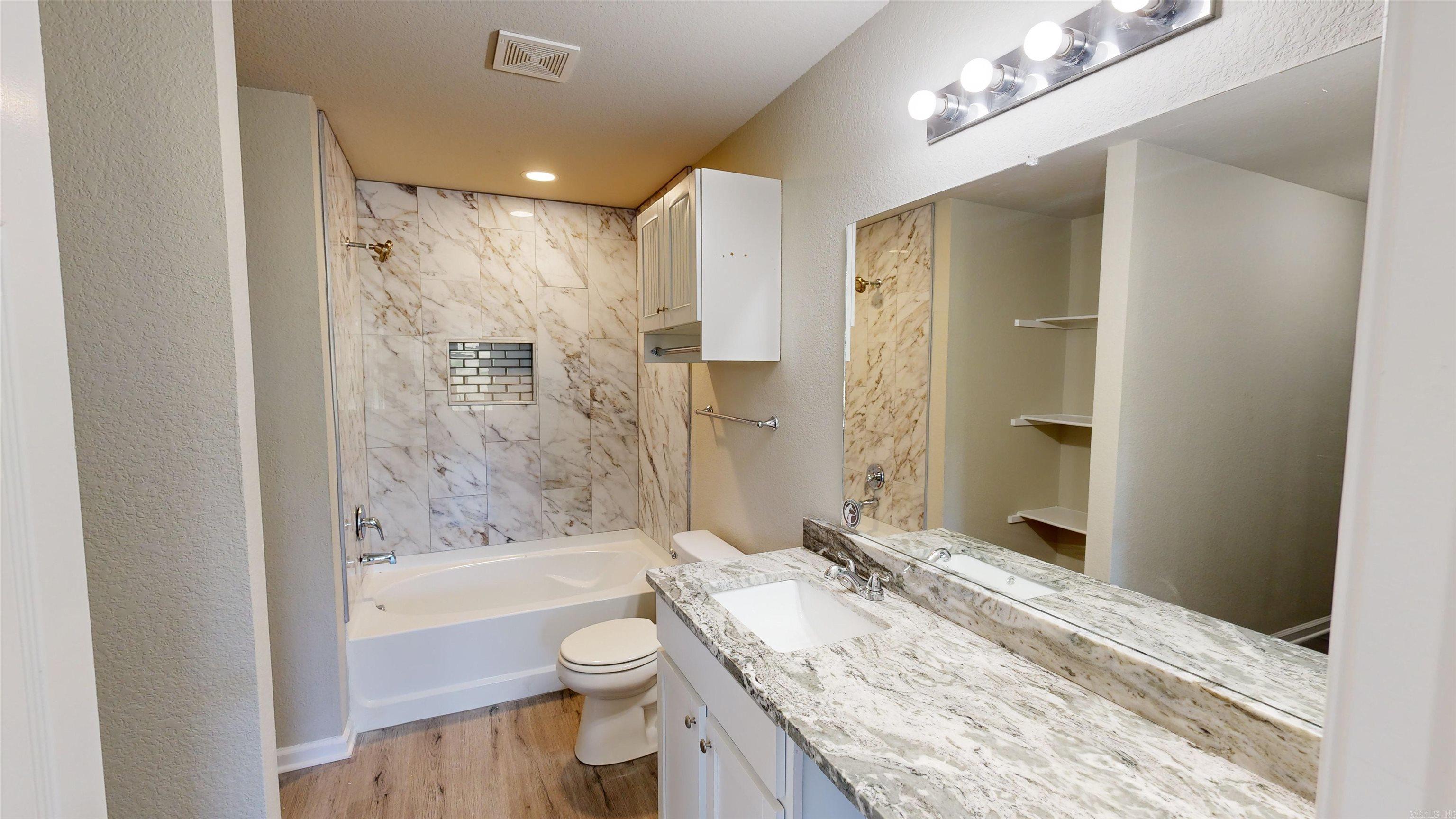 OAKLAND GROVE ESTATES - Residential