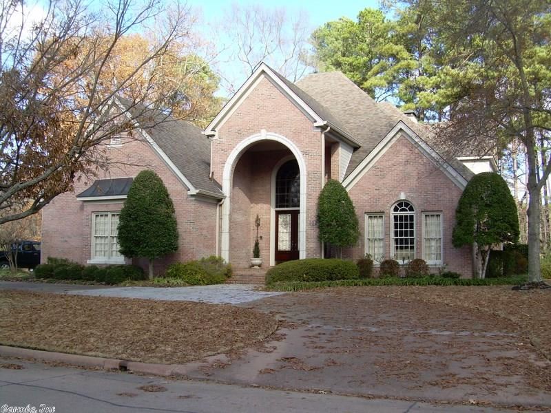 Beautiful brick home with a great flat yard backing into the creek. Wonderful open floor plan. Master down, 3 bedrooms up. Large kitchen with keeping room with fireplace. Large den. Wonderful library with sitting room. Beautiful open entry. Great storage throughout. 3 Car side entry garage. Circular driveway. New roof and guttering in 2014. Unfinished attic space above garage could be turned into game room/ bonus room. Hurry, priced to sell.