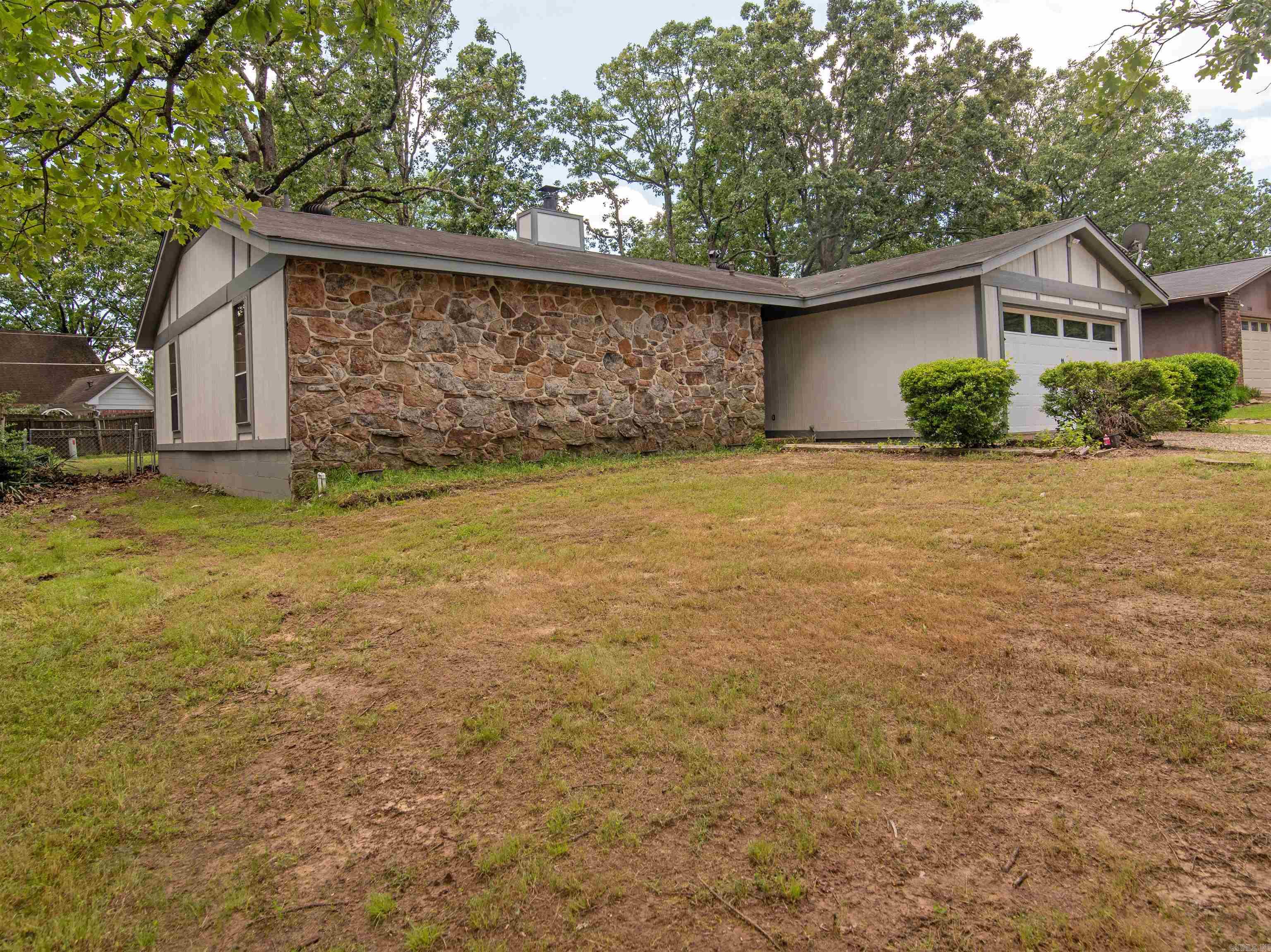 INDIAN HILLS - Residential