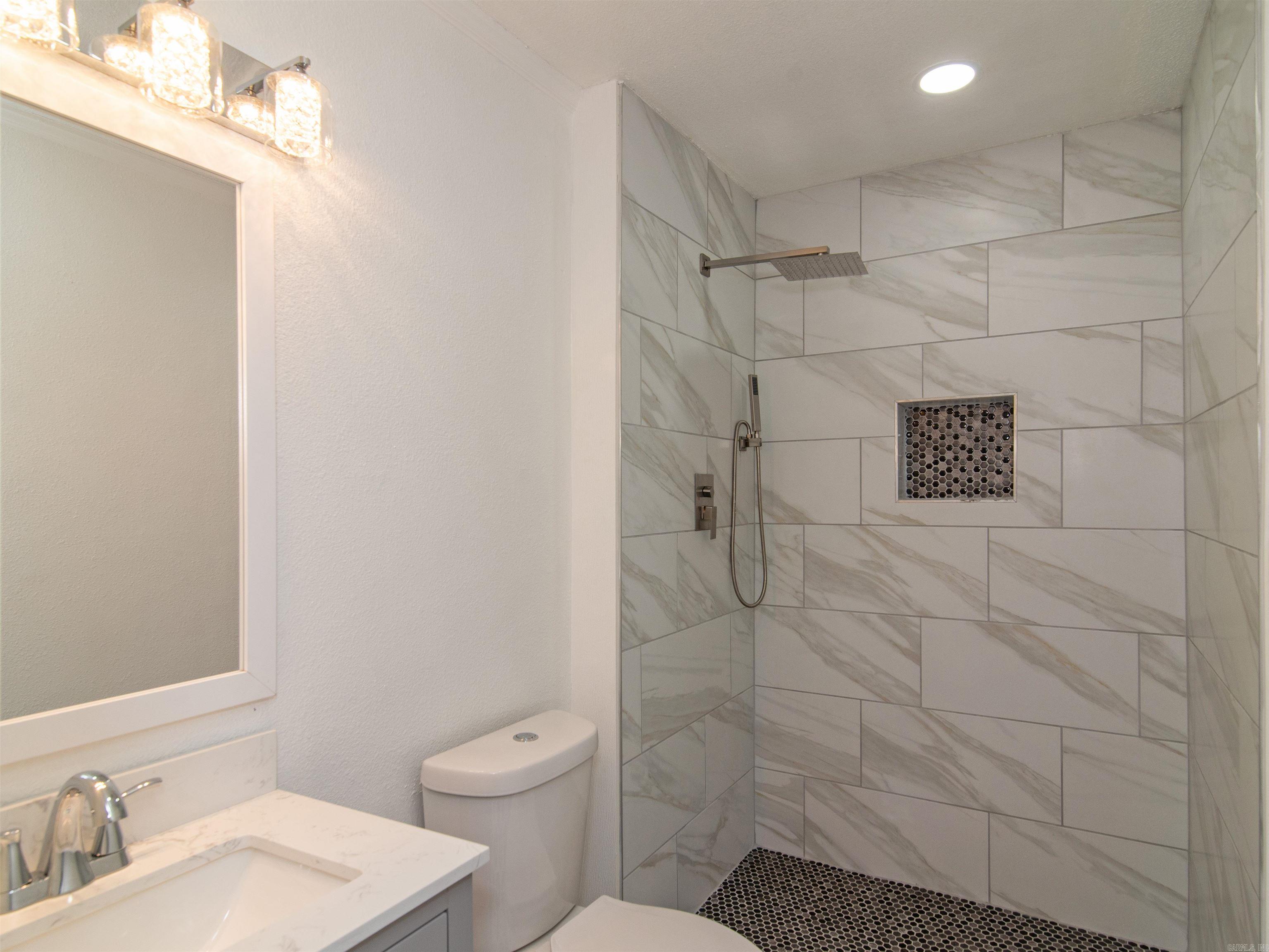 INDIAN HILLS - Residential