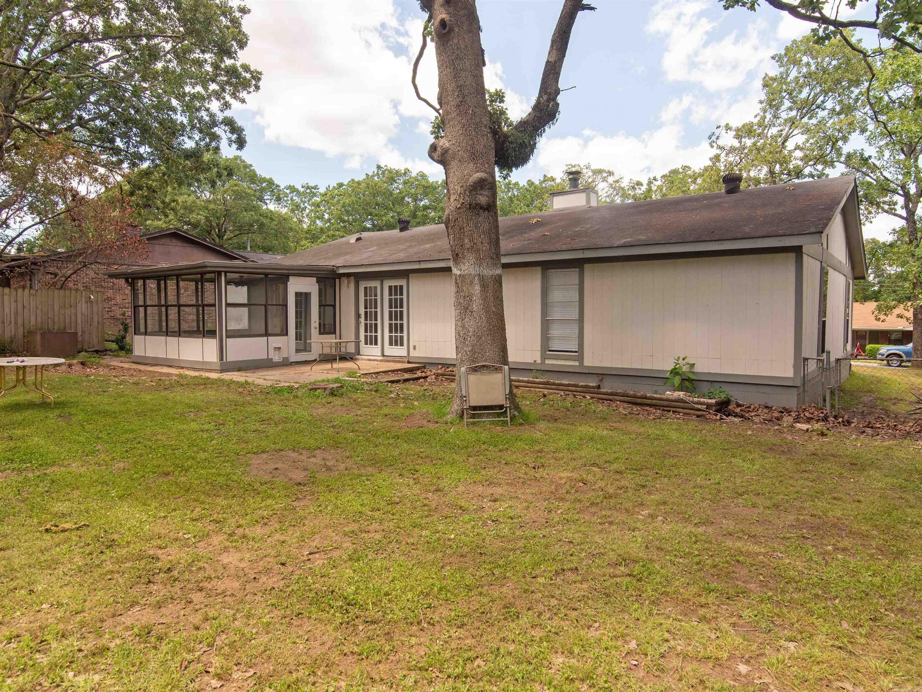 INDIAN HILLS - Residential