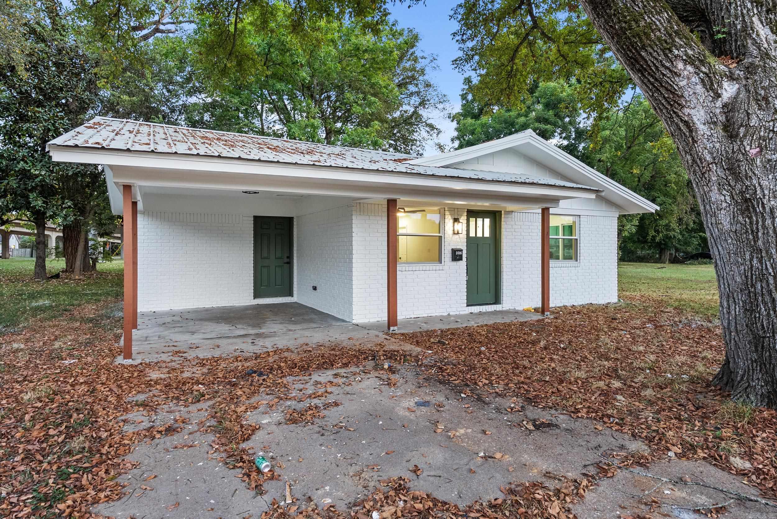 Up to 6% seller concessions with an offer acceptable to seller. This can be used to lower your monthly payment with a rate buy-down or help with closing costs! Amazing opportunity to own a remodeled home at a great price. Open floor plan with all new luxury vinyl floors throughout. New fixtures, new appliances, new windows, new HVAC condenser, new granite countertops, and so much more! New sliding door that lets in tons of natural light off the dining area. The large laundry room could also double as an office. The bathroom features a shower with custom wall tile. Metal roof, which could help save on your monthly insurance costs. Great location with easy access to downtown Newport. Some photos are virtually staged.