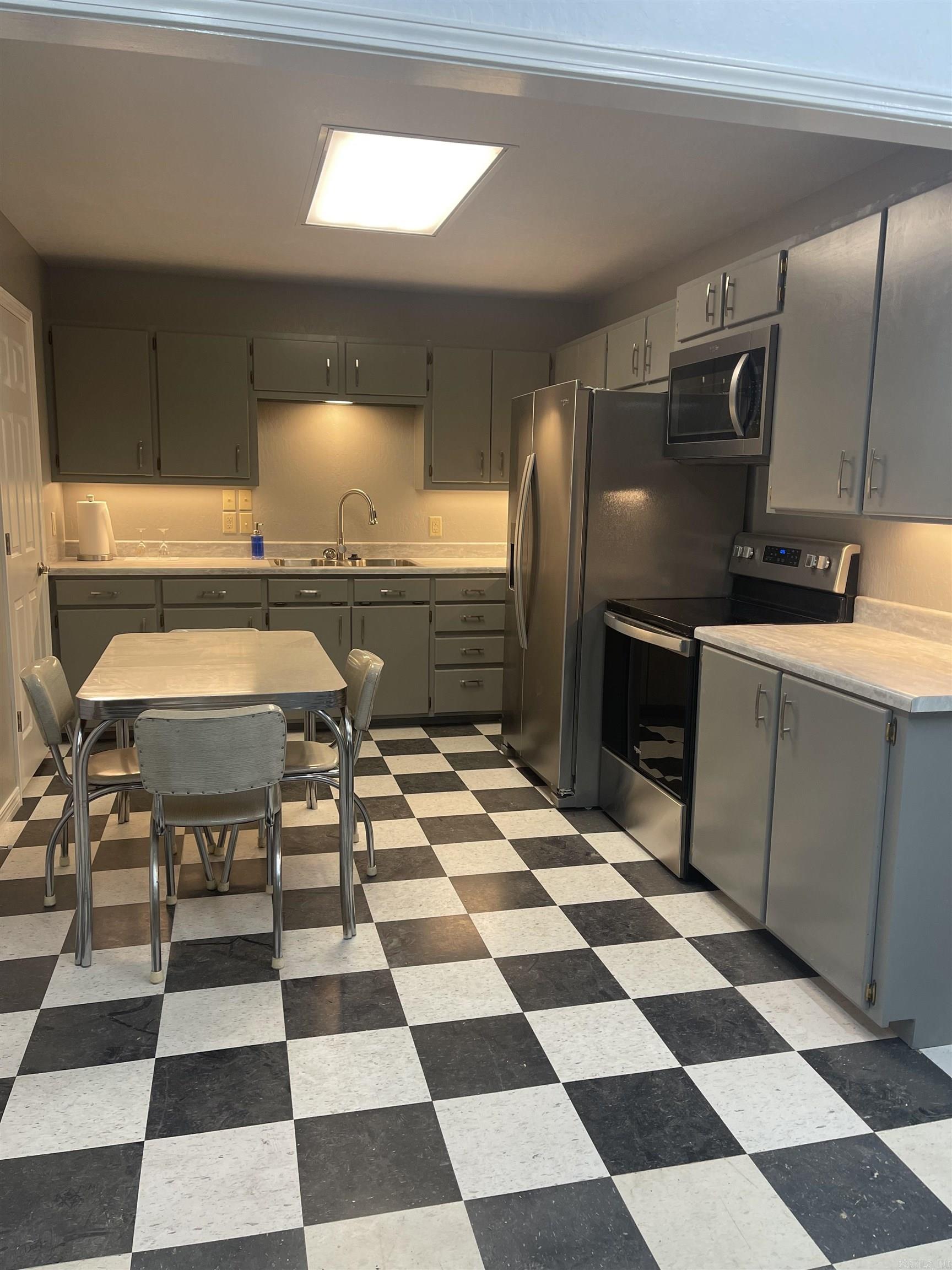 Metes & Bounds - Commercial Sale