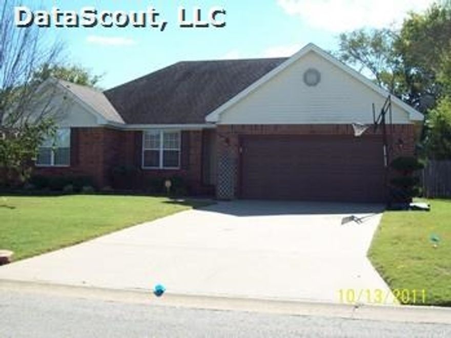 Hard to find 4BR/3BA in Valley Elms for a great price!  4th BR/BA is off Kitchen and could also easily be used as a playroom or home office!  (Don't miss the Murphy Bed!)  Open floorplan has kitchen open to living areas.  Fresh paint, new carpet and new flooring in Laundry.  2 water heaters, fenced yard.  MUCH MORE!!