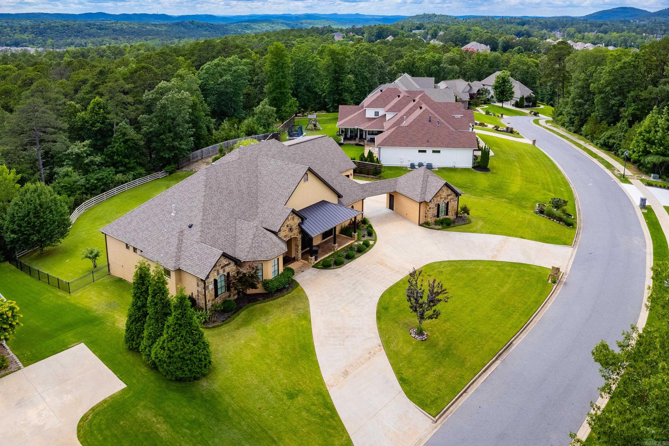 CHENAL VALLEY "ACCADIA COURT" - Residential